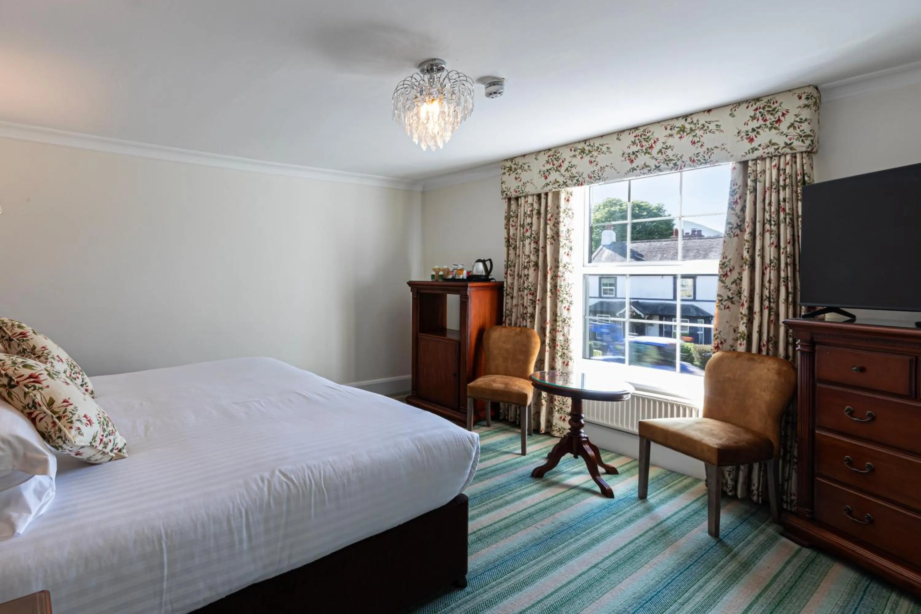 Bedroom, Bed in Lake District Castle Inn