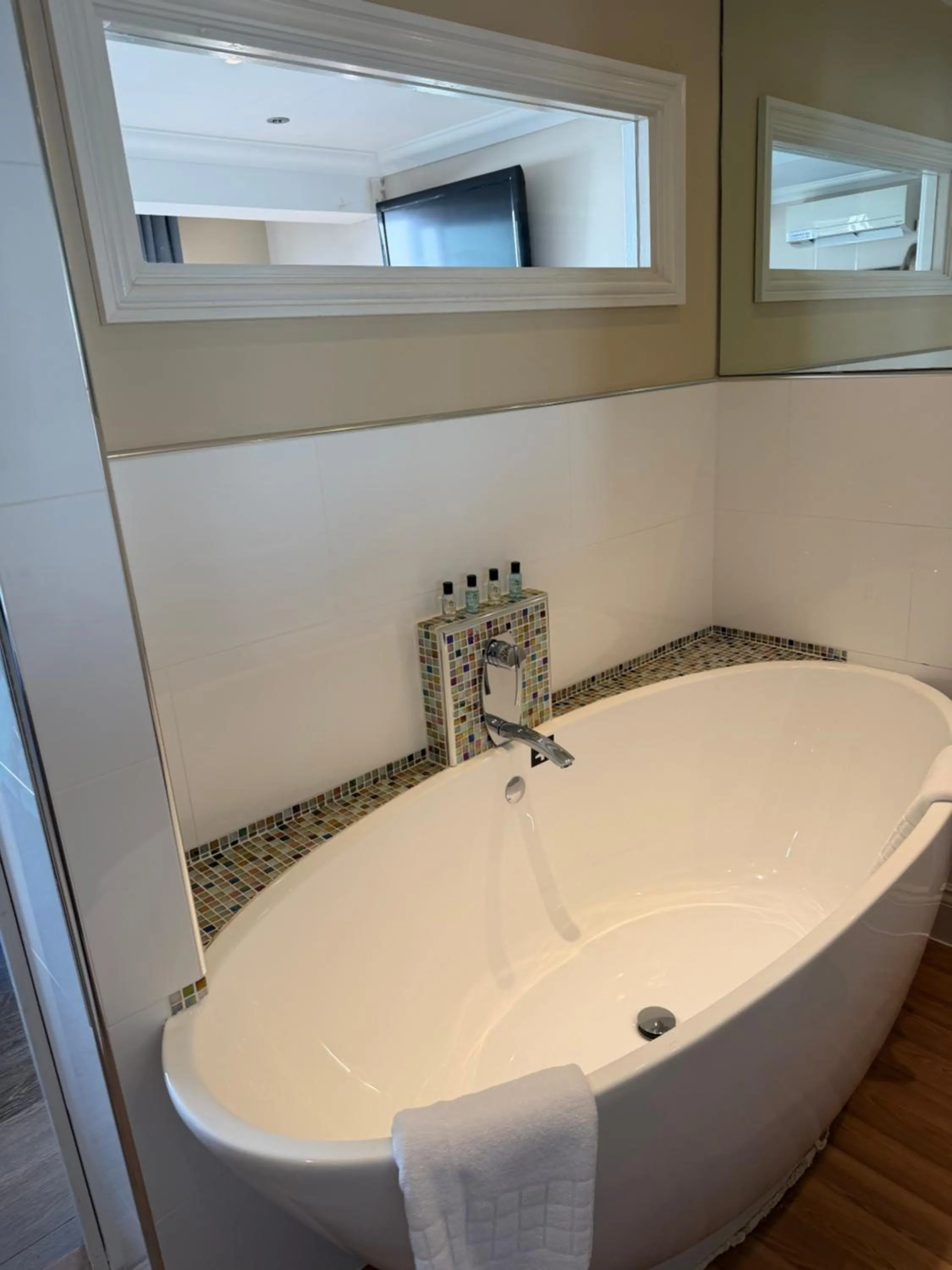 Bathroom in Porth Avallen Hotel