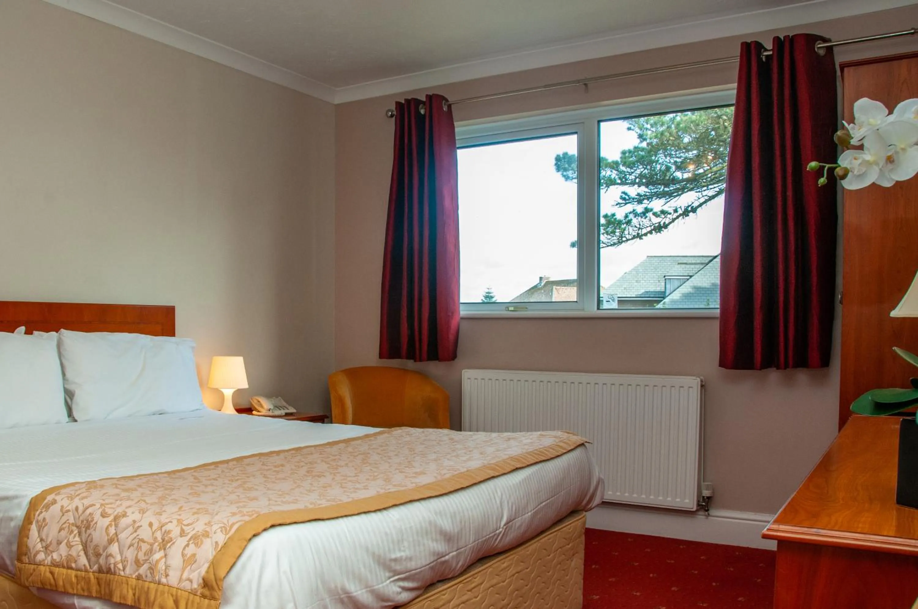 Bed in Porth Avallen Hotel