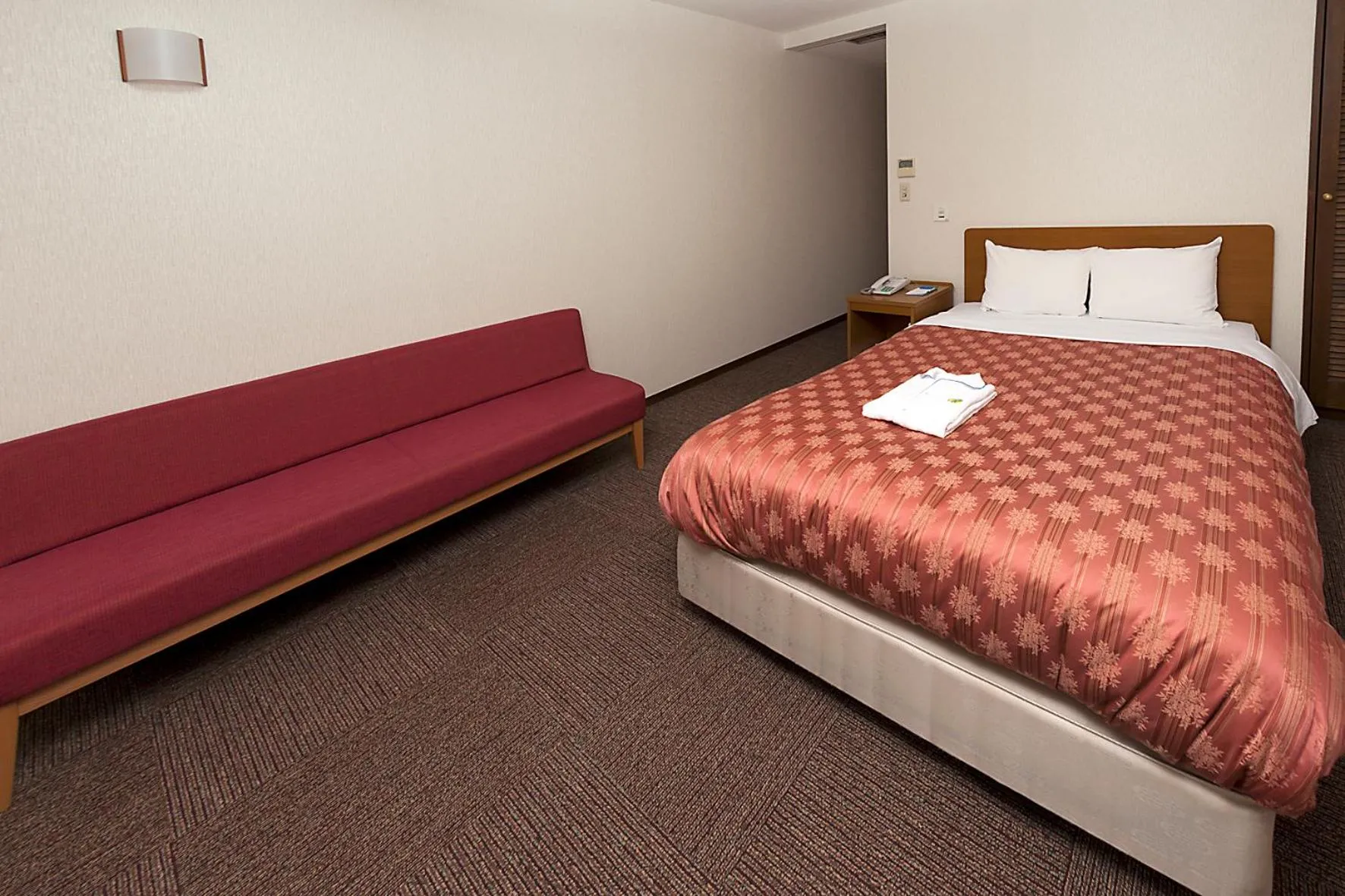 Photo of the whole room, Bed in Kumegawa Wing Hotel