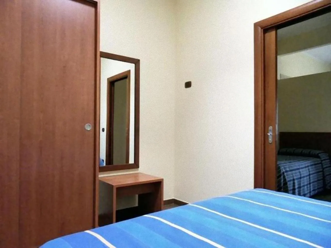 Bedroom, Bed in Residence Bandiera Gialla