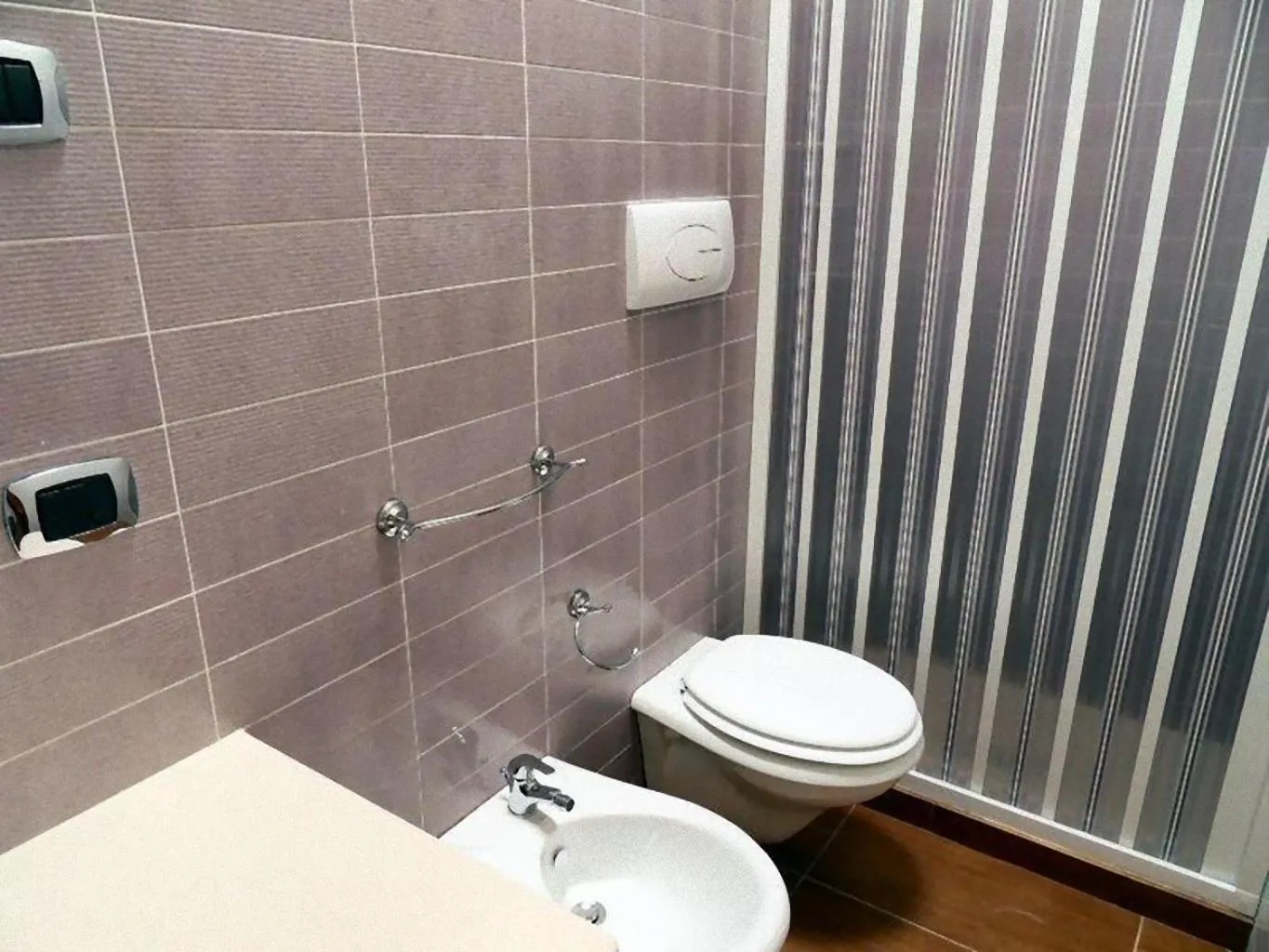 Shower in Residence Bandiera Gialla