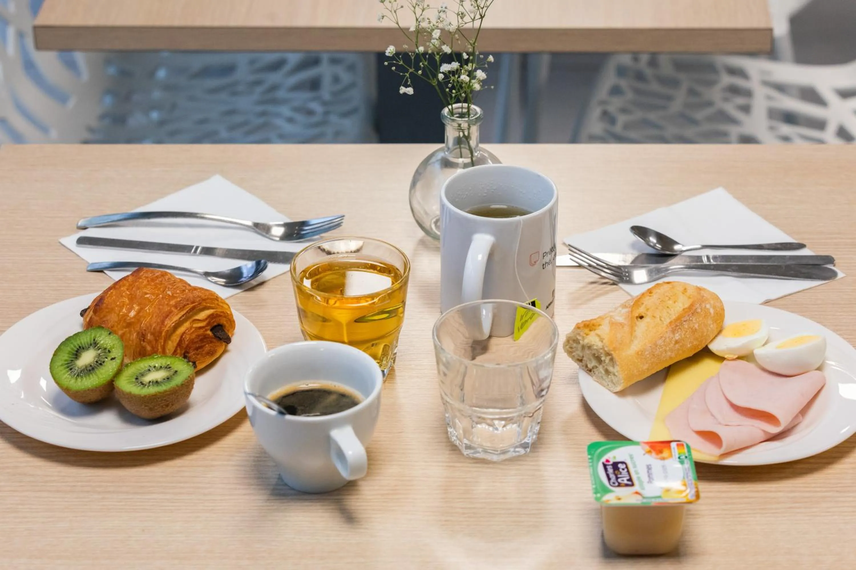 Breakfast in Appart'City Classic Caen