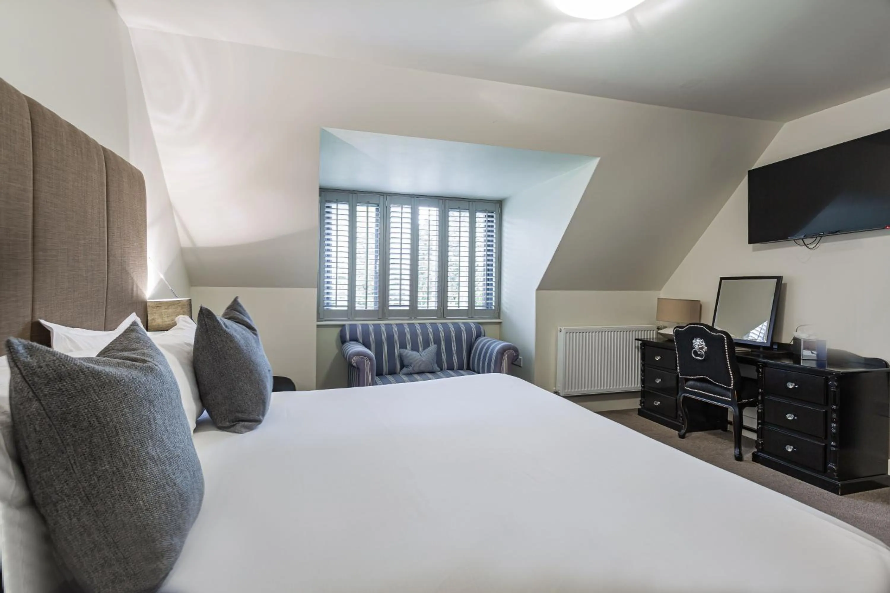 Bed in Forest Park Country Hotel & Inn, Brockenhurst, New Forest, Hampshire - The Coaching Inn Group