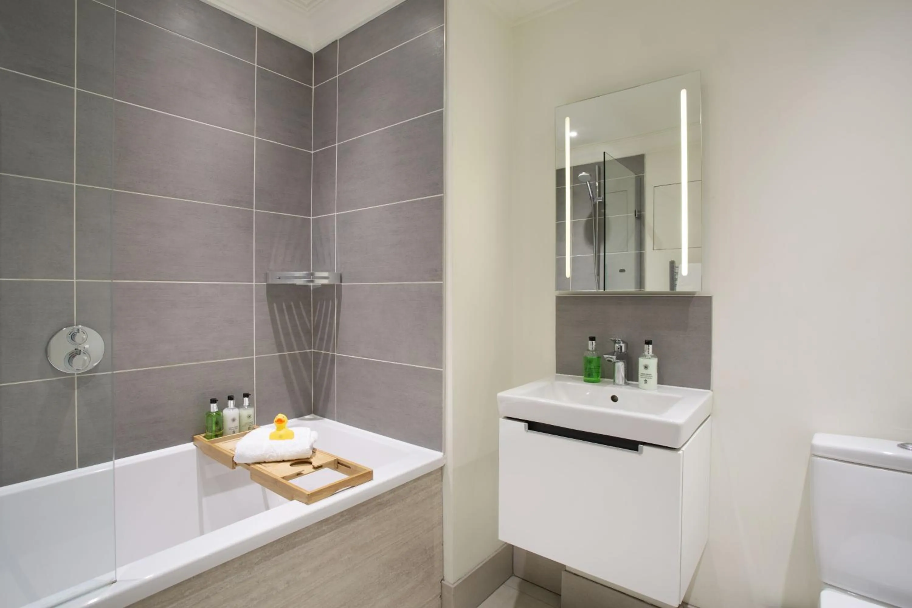 Bathroom in Forest Park Country Hotel & Inn, Brockenhurst, New Forest, Hampshire - The Coaching Inn Group