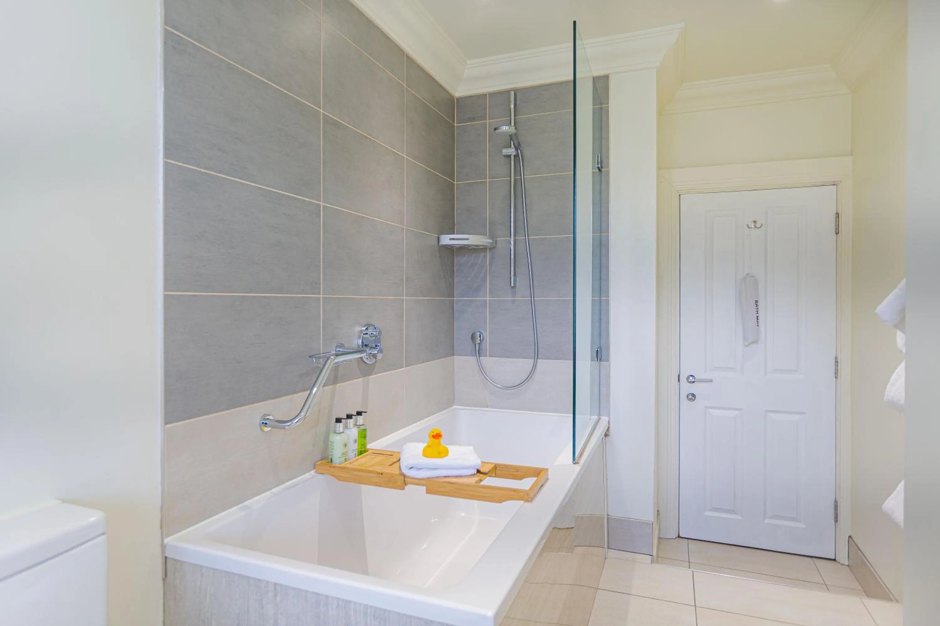 Bathroom in Forest Park Country Hotel & Inn, Brockenhurst, New Forest, Hampshire - The Coaching Inn Group