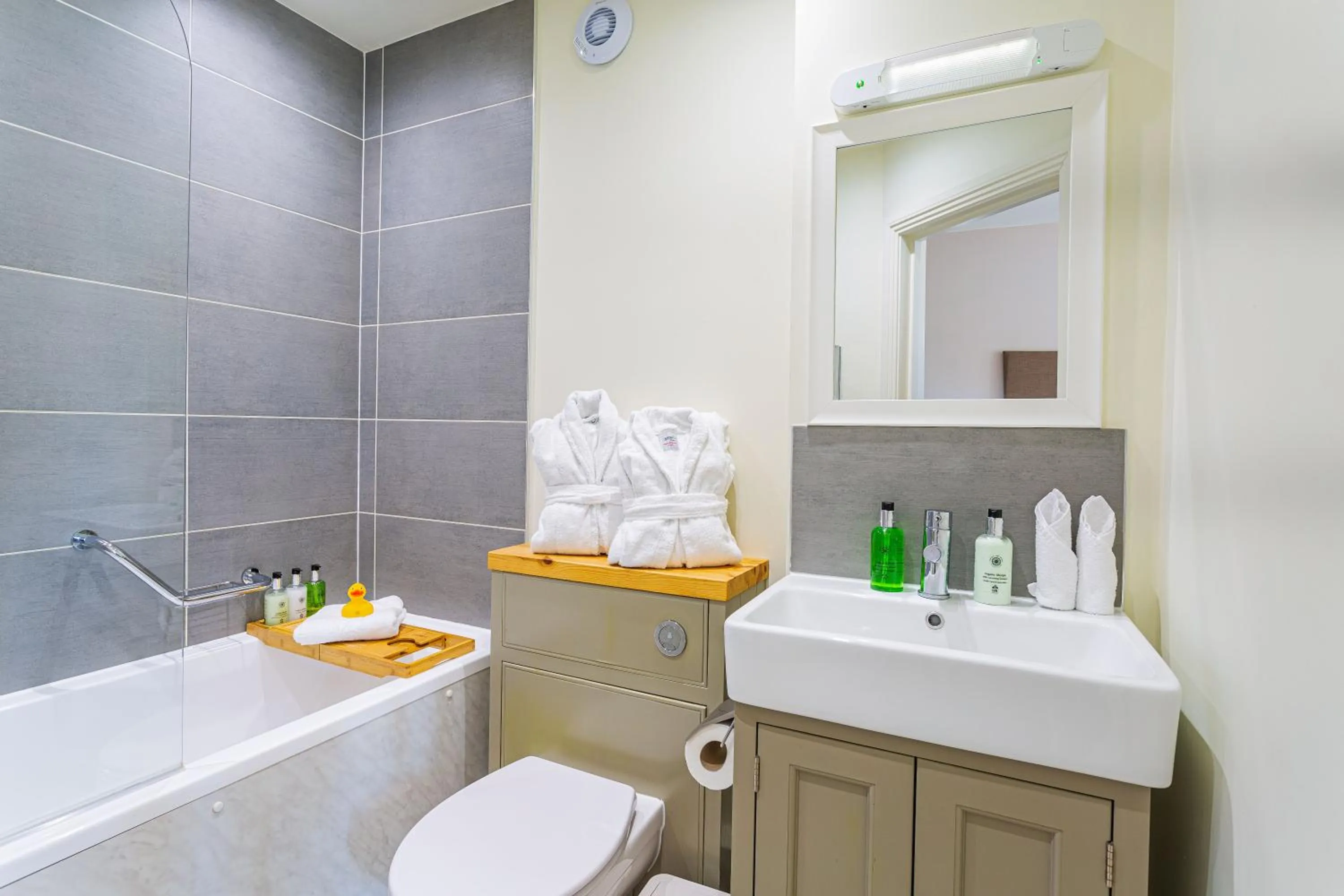 Bathroom in Forest Park Country Hotel & Inn, Brockenhurst, New Forest, Hampshire - The Coaching Inn Group