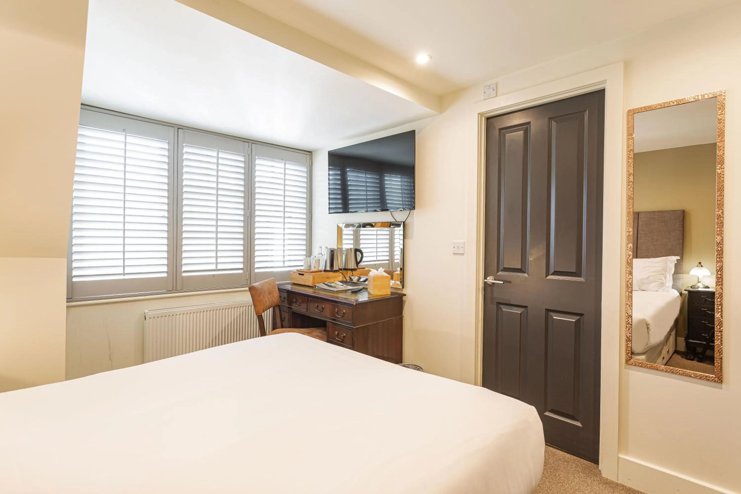 Bed in Forest Park Country Hotel & Inn, Brockenhurst, New Forest, Hampshire - The Coaching Inn Group