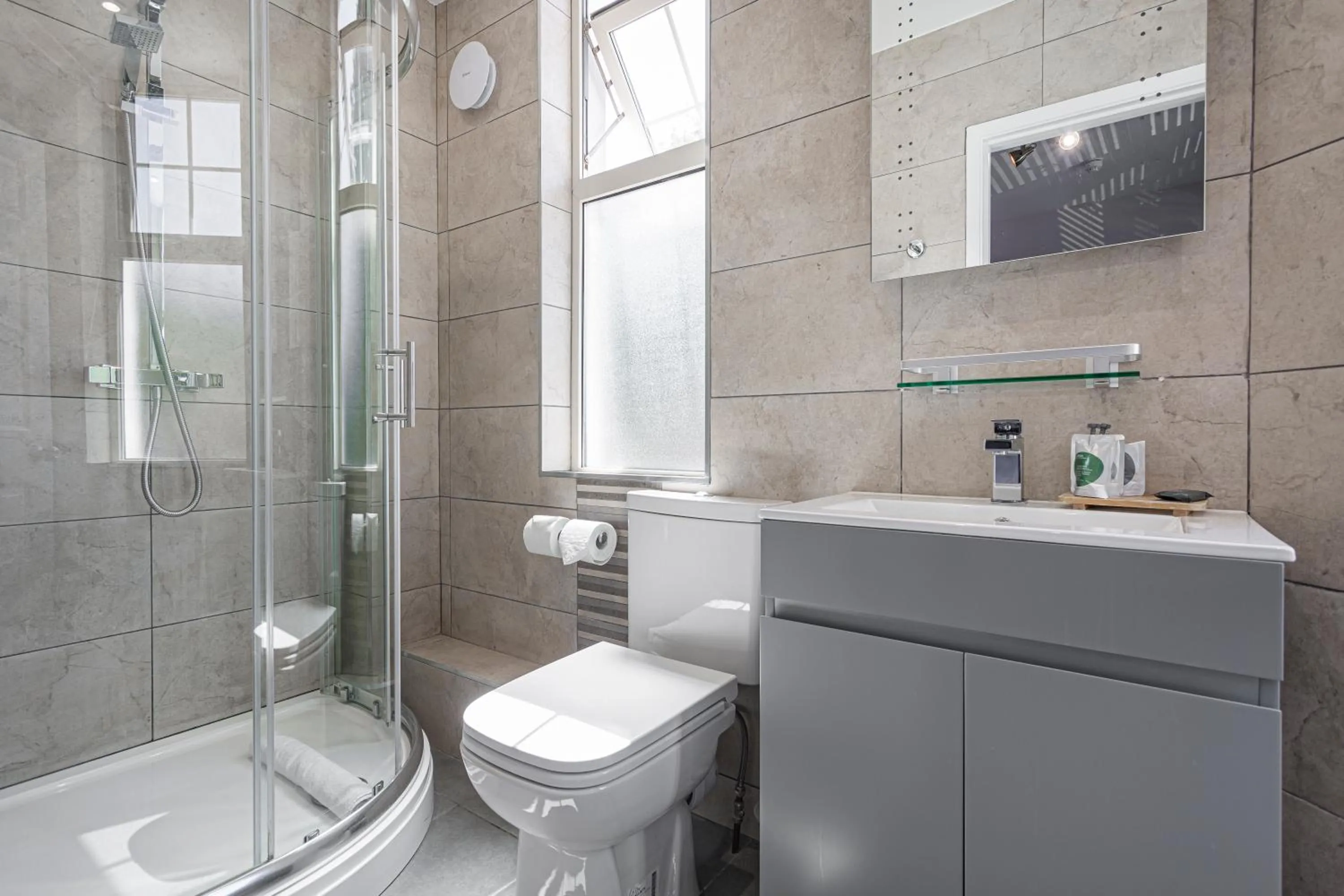 Bathroom in Forest Park Country Hotel & Inn, Brockenhurst, New Forest, Hampshire - The Coaching Inn Group