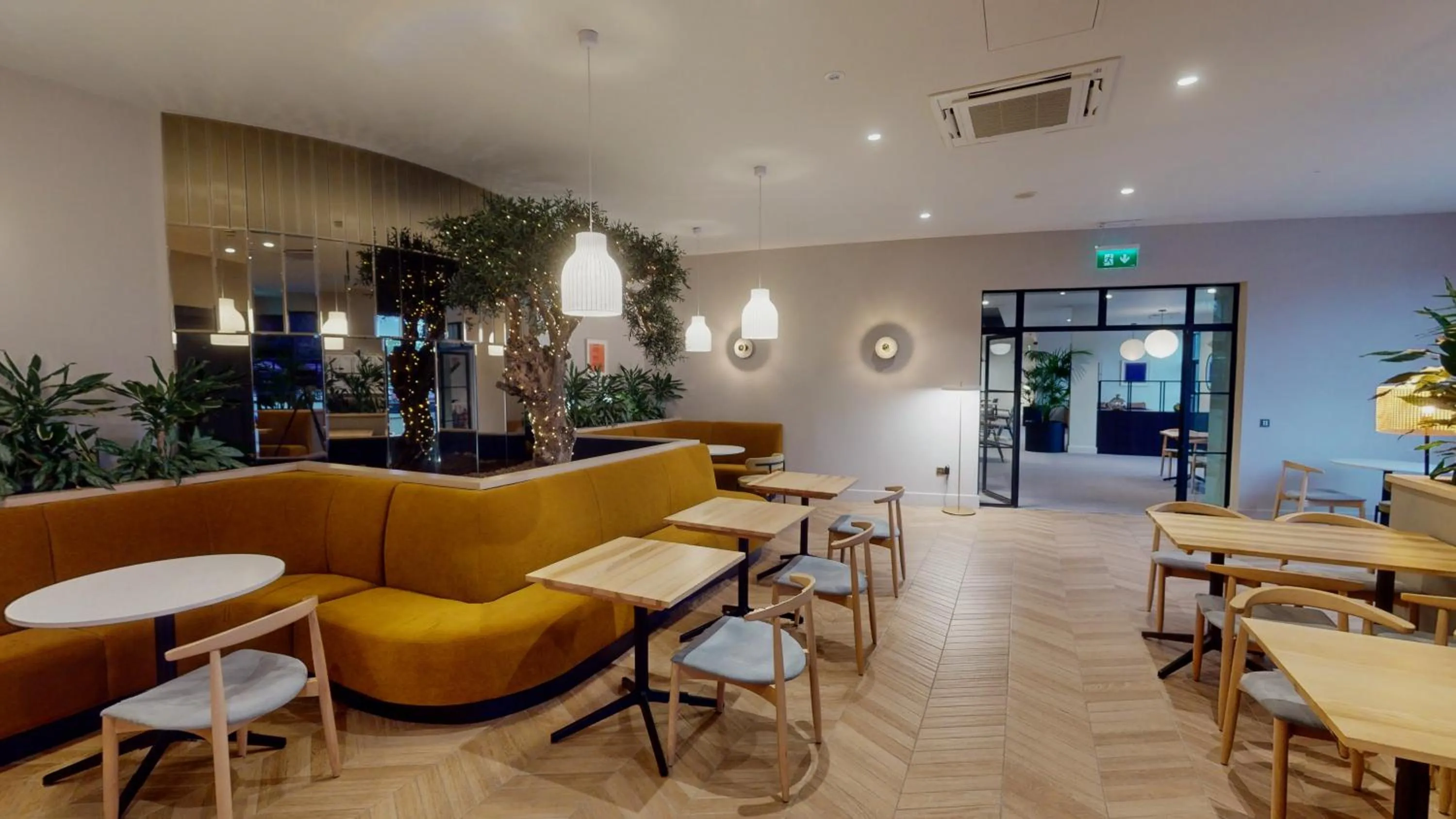 Lounge or bar in Radisson Blu Hotel Dublin Airport