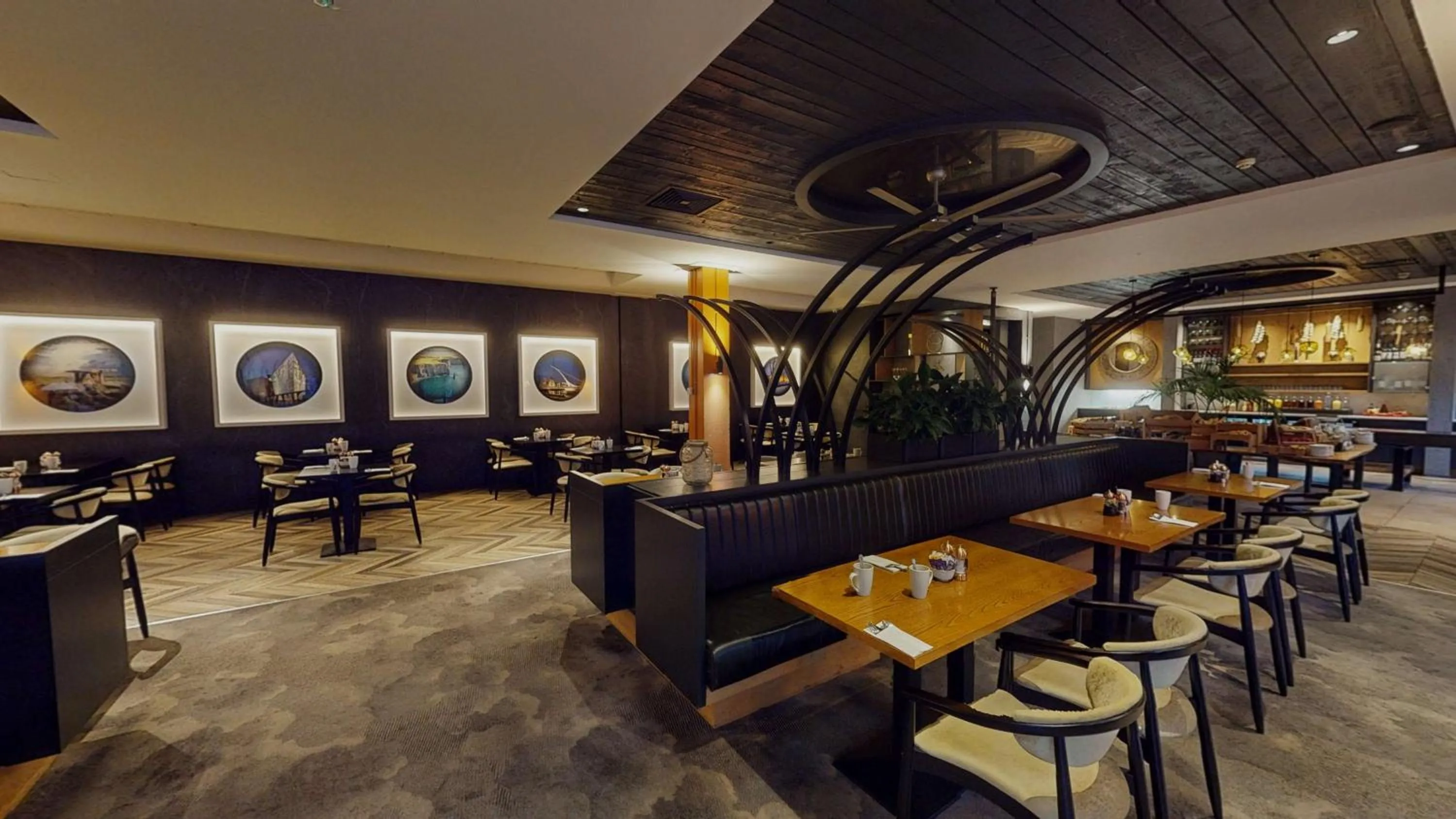 Restaurant/places to eat in Radisson Blu Hotel Dublin Airport