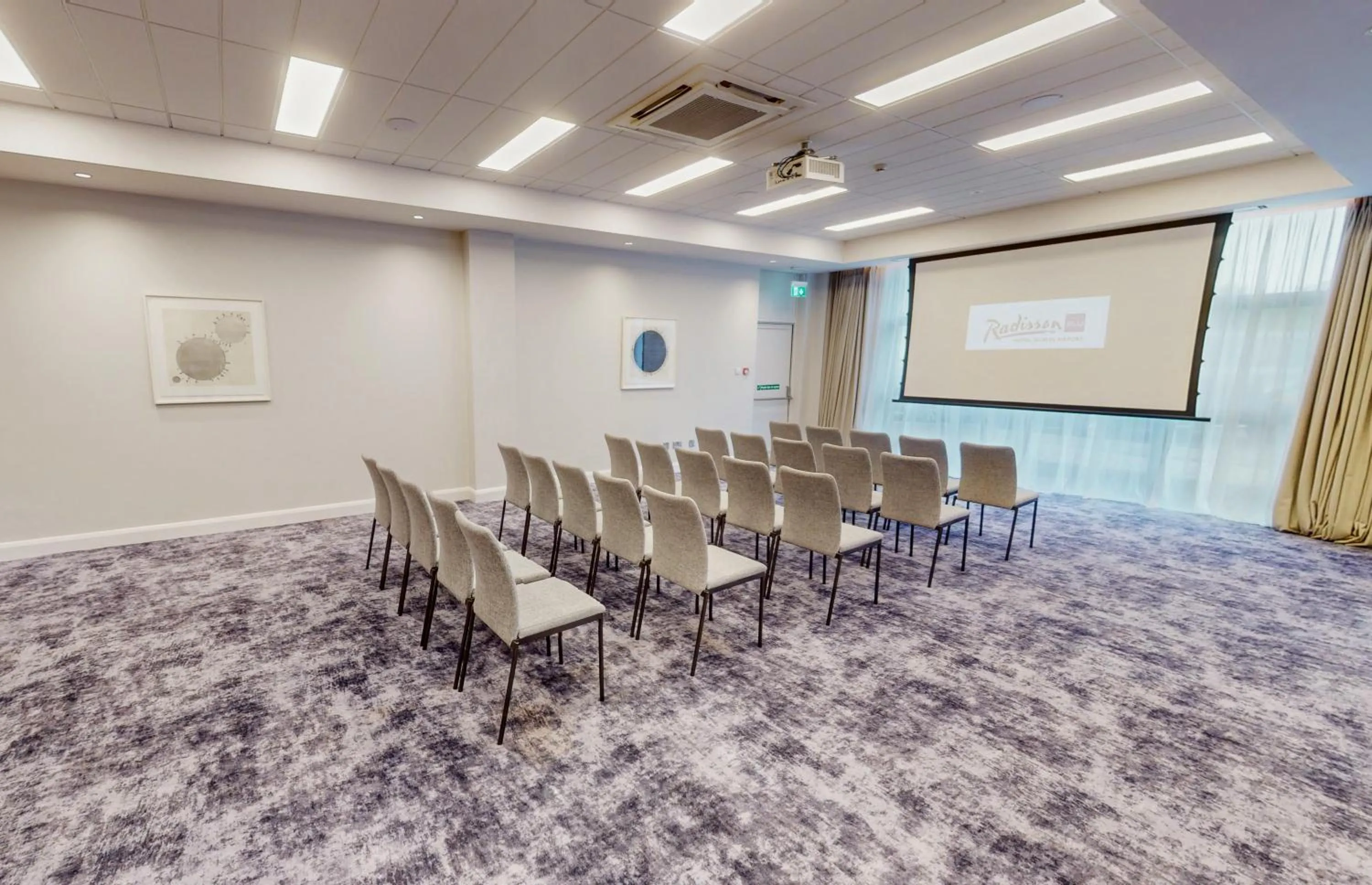 Meeting/conference room in Radisson Blu Hotel Dublin Airport