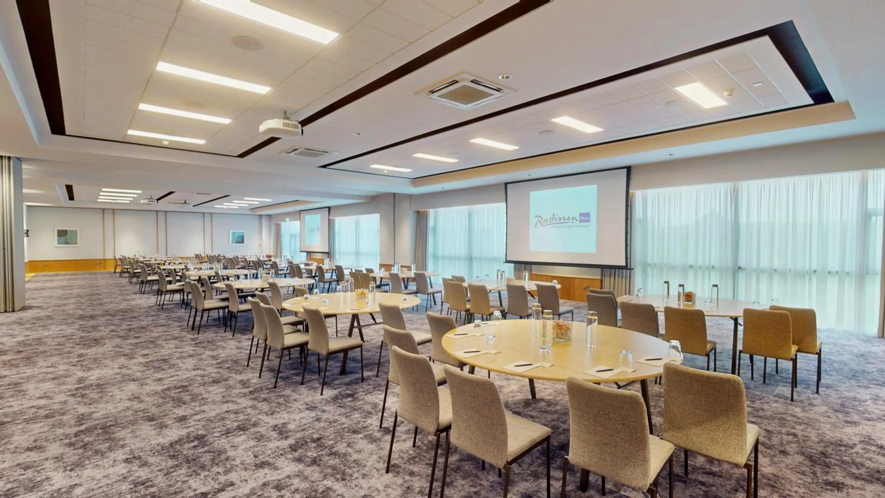 Meeting/conference room in Radisson Blu Hotel Dublin Airport