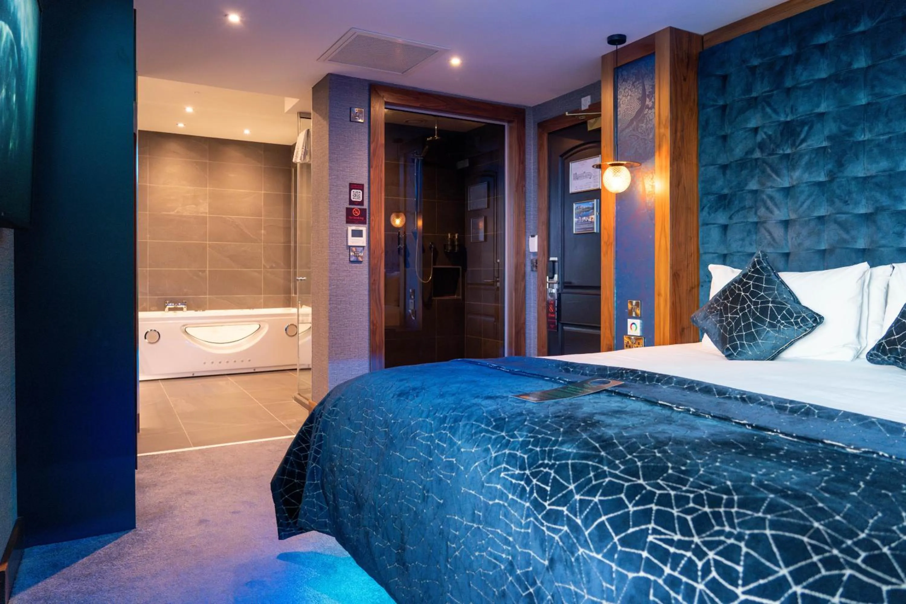 Bedroom, Bed in Midlands Park Hotel