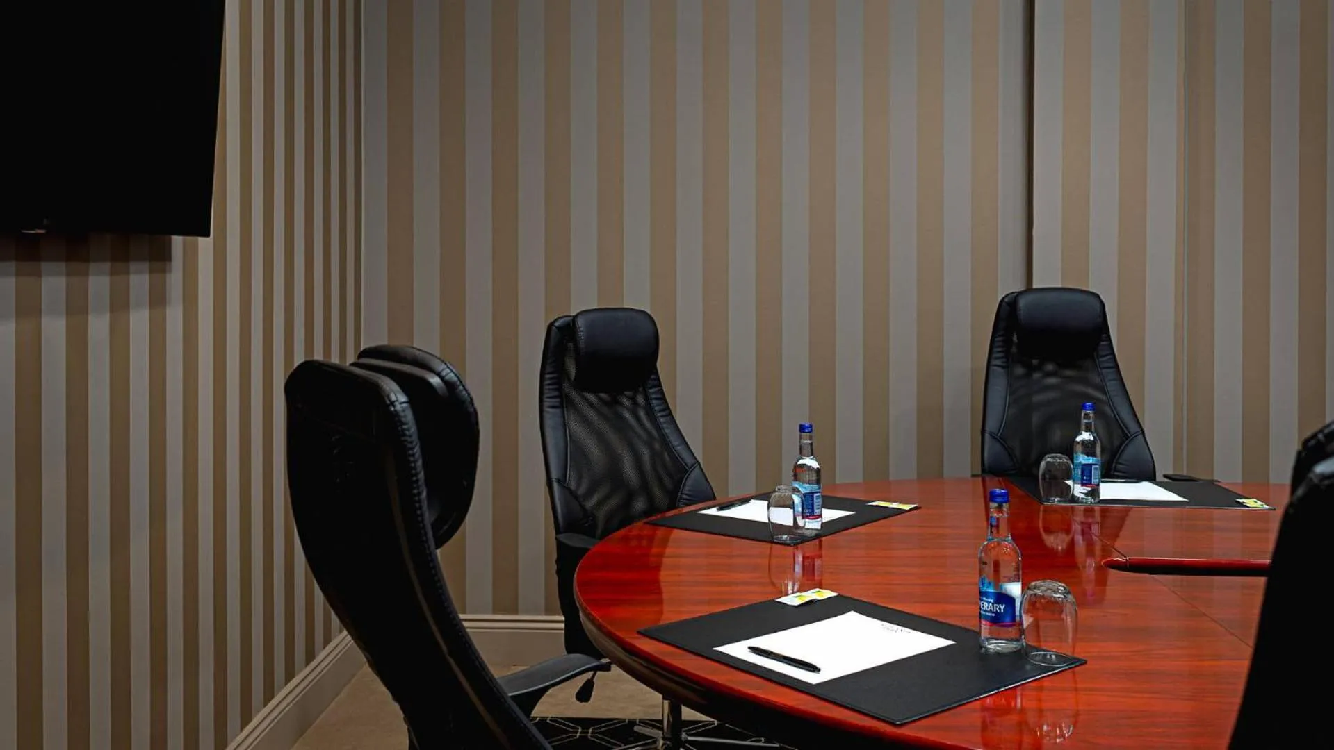 On-site shops in Midlands Park Hotel