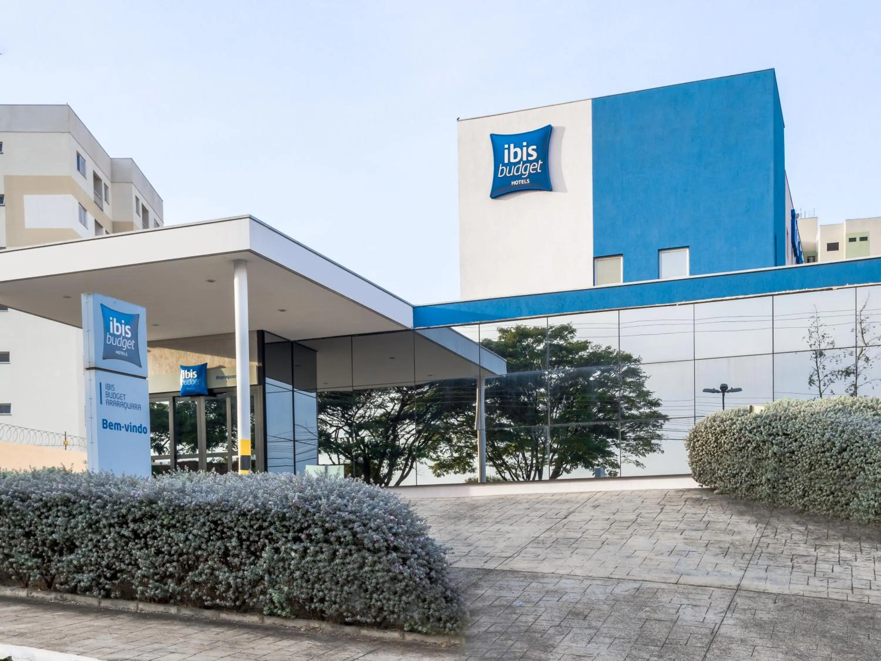 Facade/entrance in Ibis Budget Araraquara