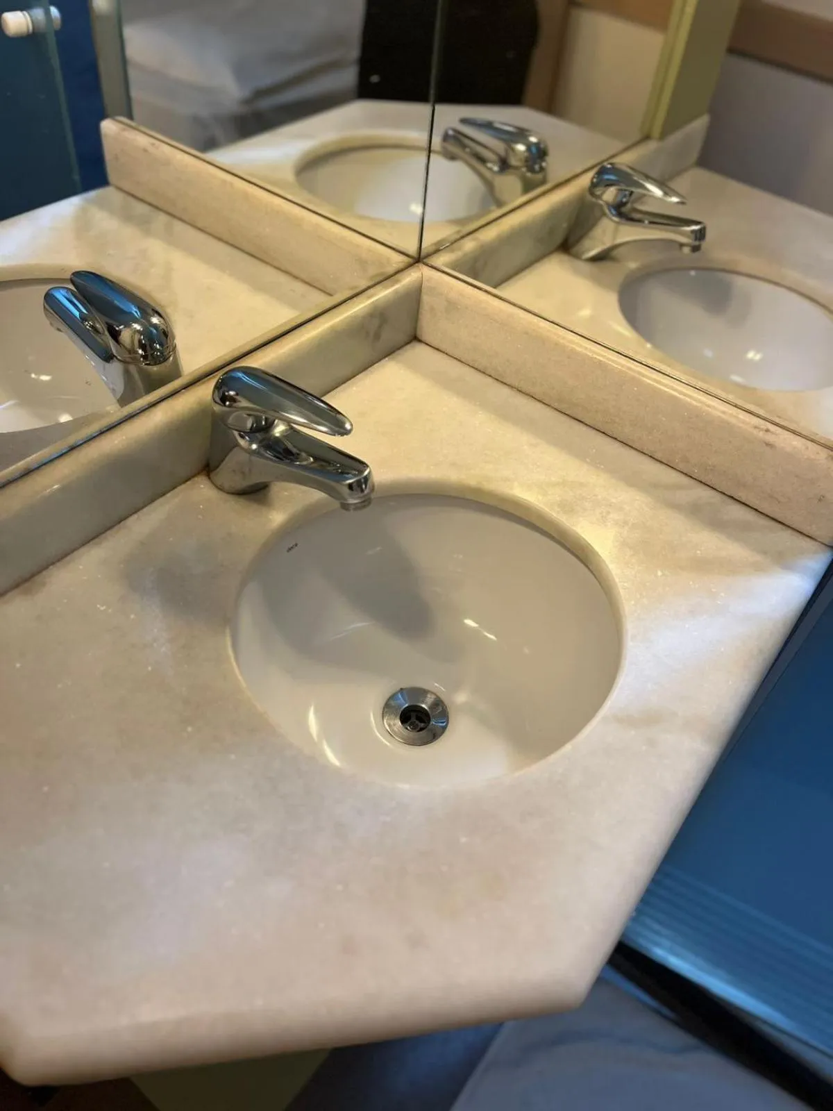 Bathroom in ibis budget Sertaozinho