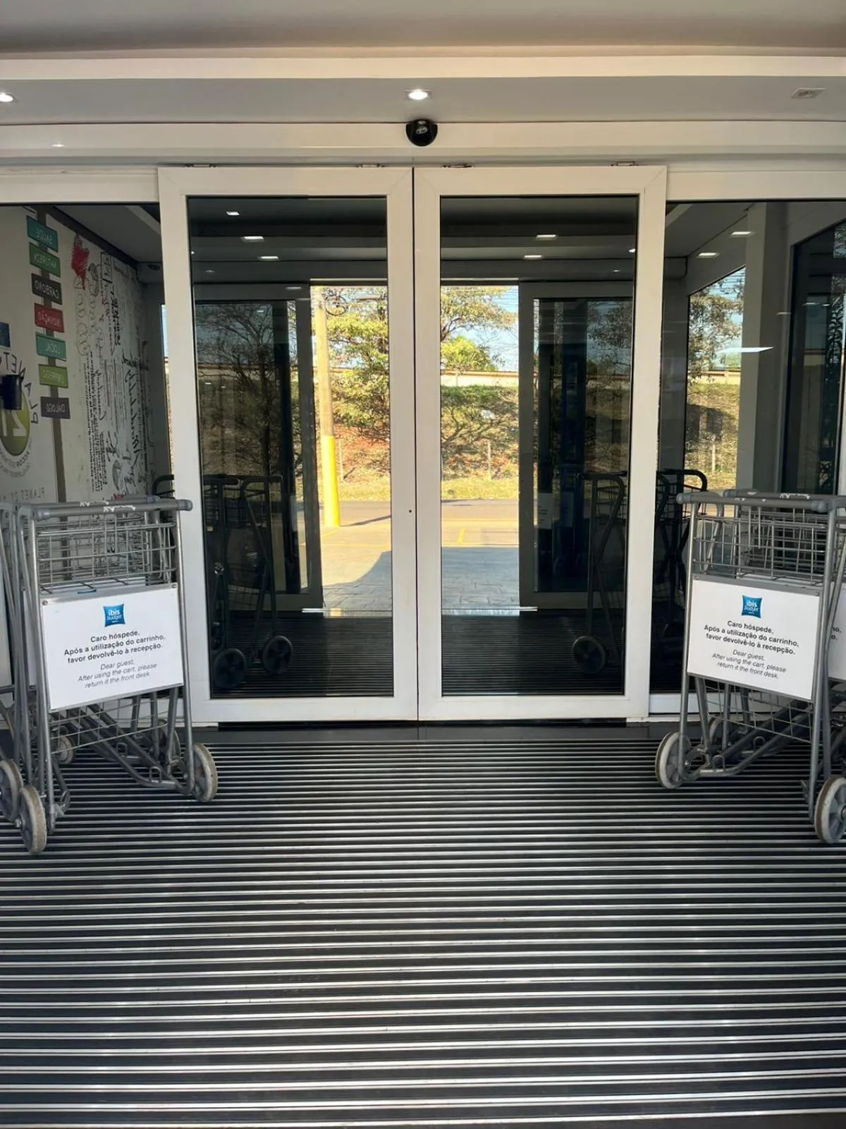 Facade/entrance in ibis budget Sertaozinho