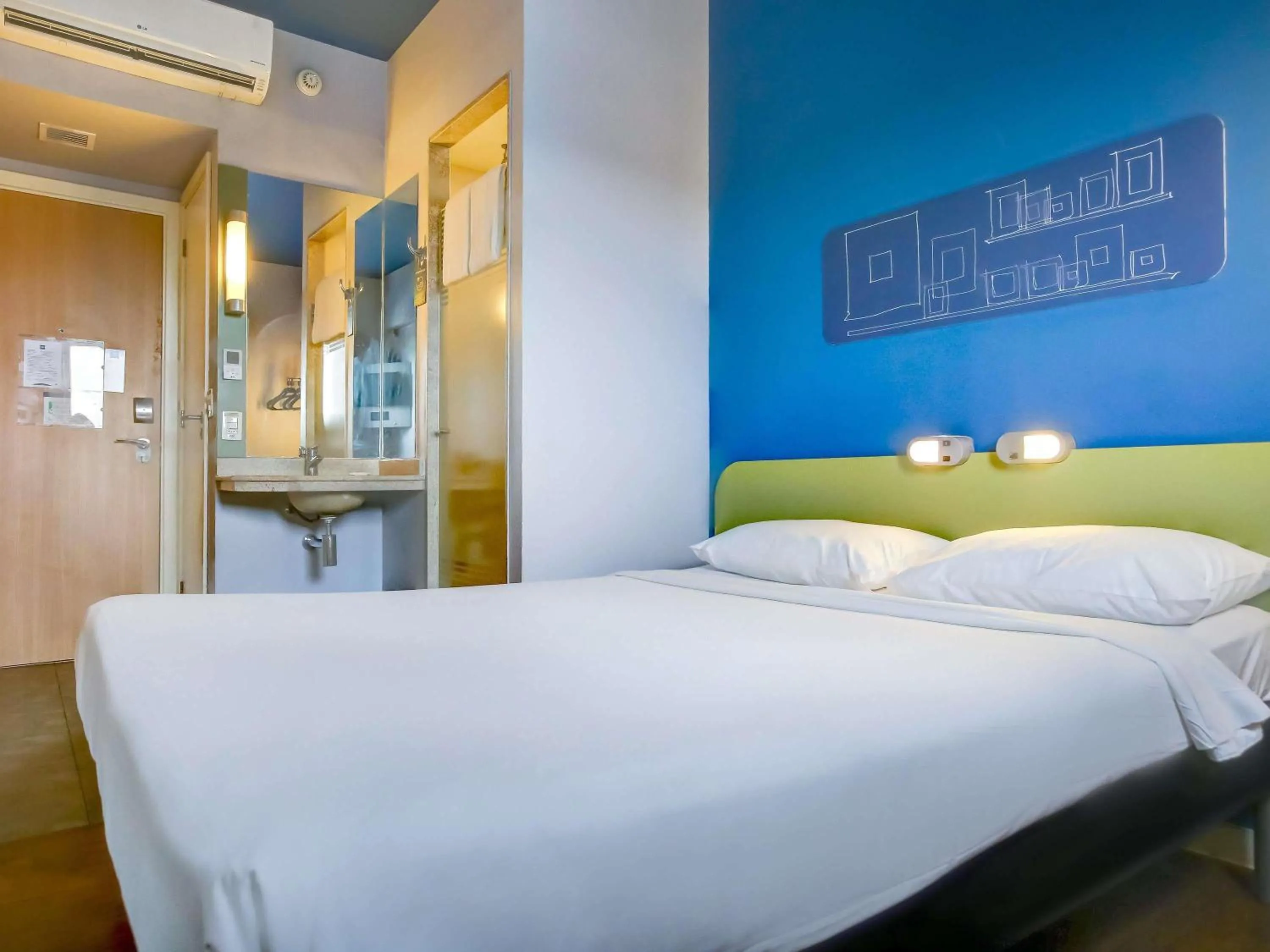 Bedroom, Bed in ibis budget Rio de Janeiro Nova America