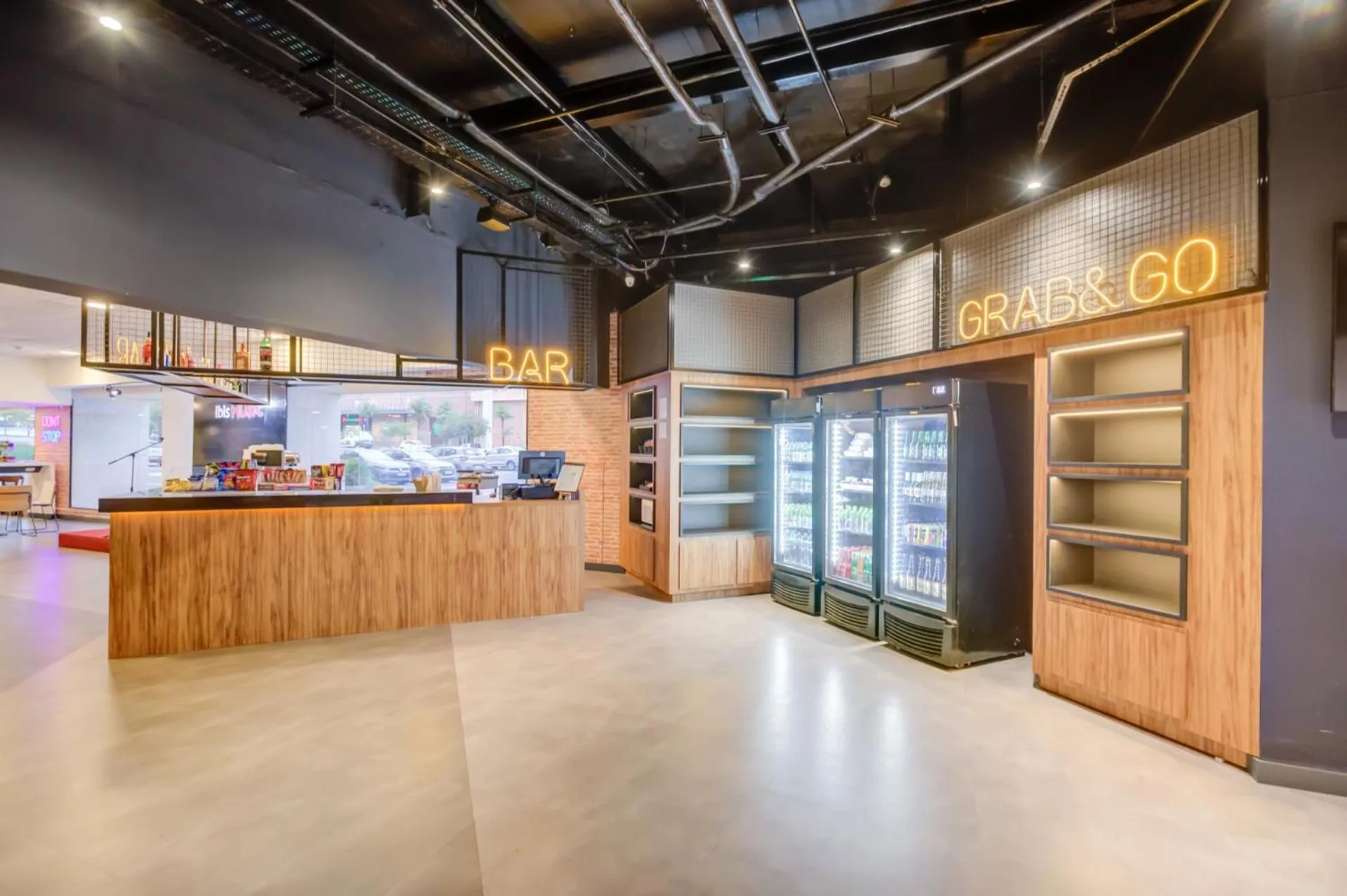 Facade/entrance in ibis budget Rio de Janeiro Nova America