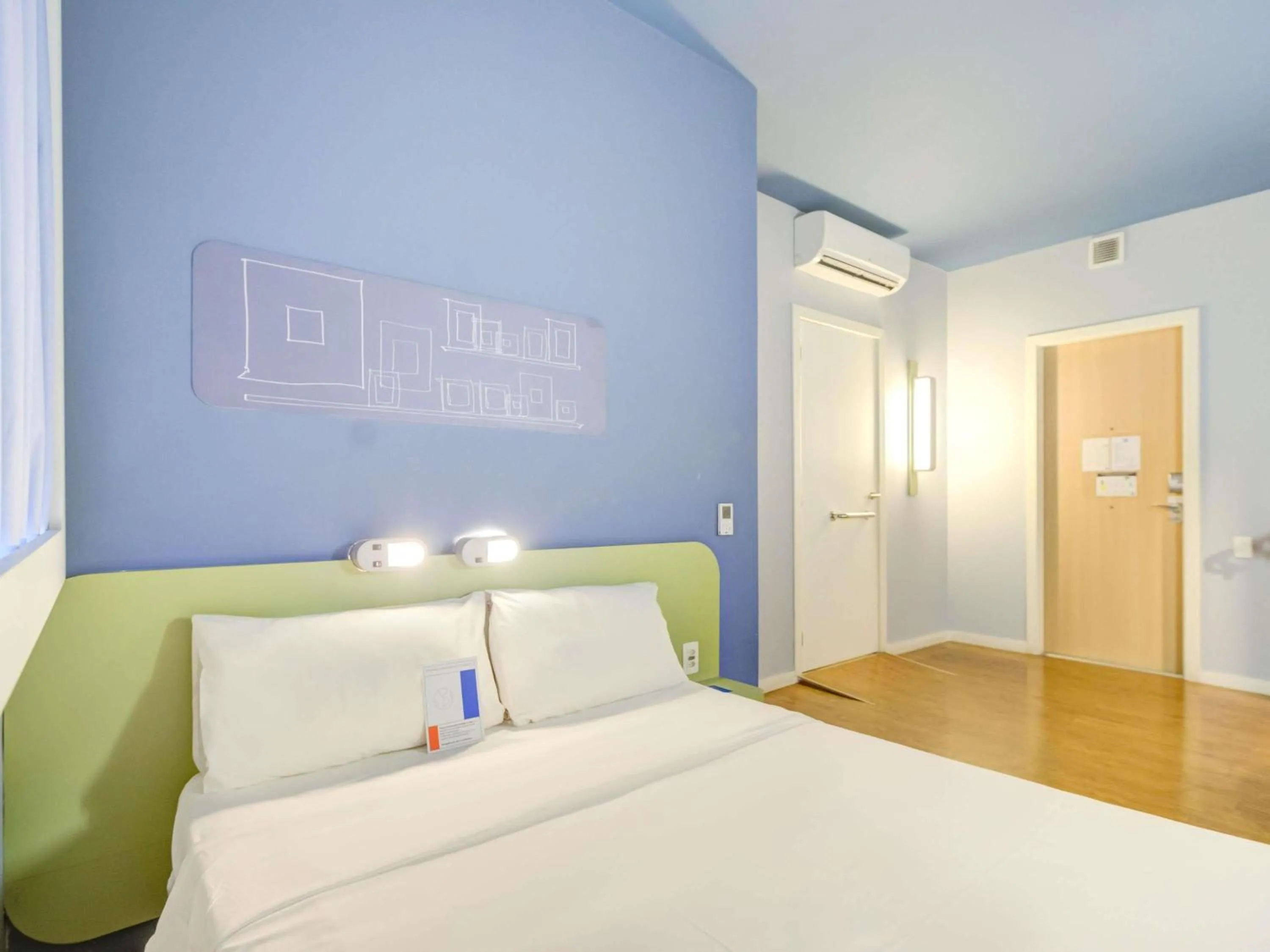 Bedroom, Bed in ibis budget Rio de Janeiro Nova America