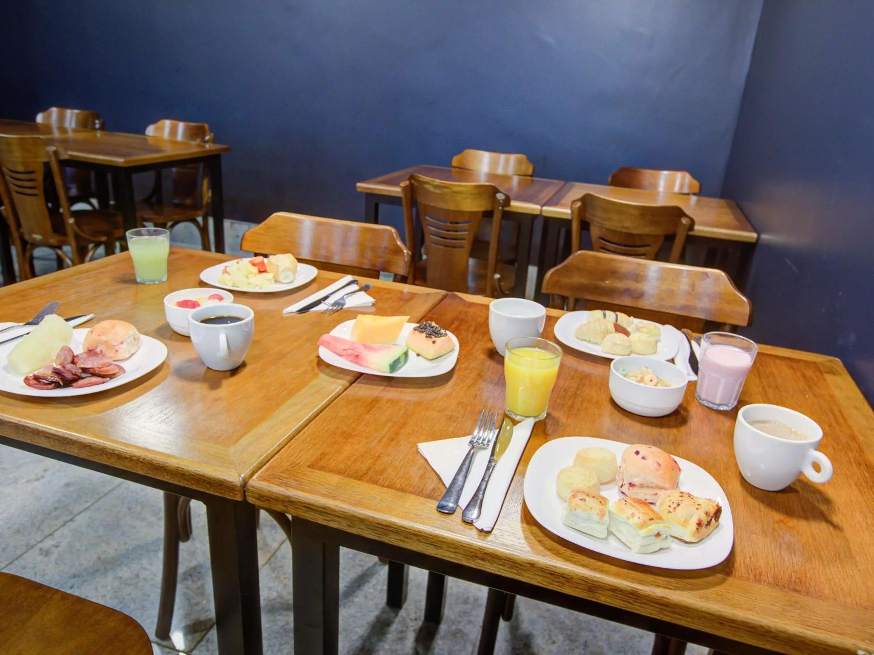 Restaurant/places to eat in ibis budget Rio de Janeiro Nova America