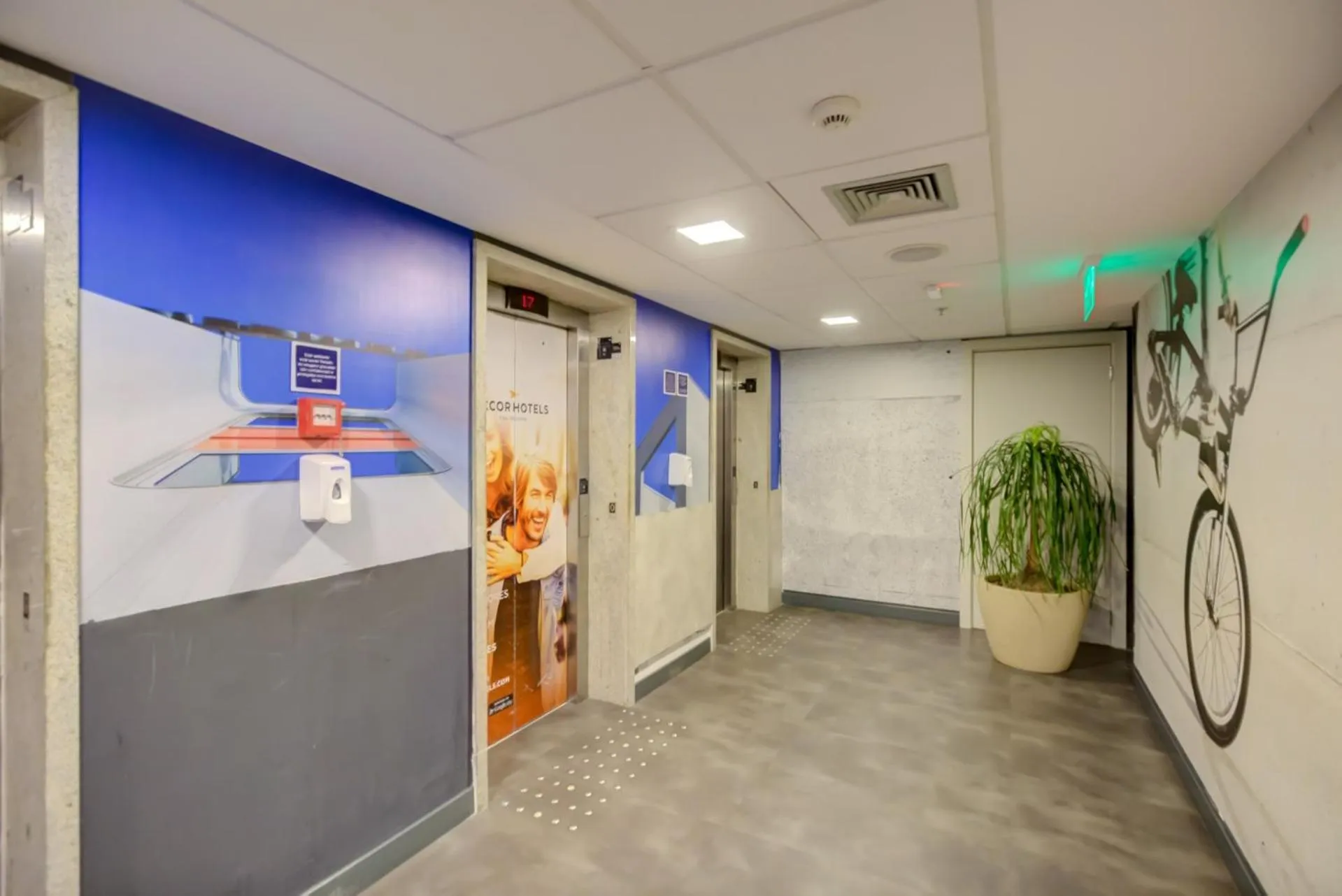 elevator in ibis budget Rio de Janeiro Nova America