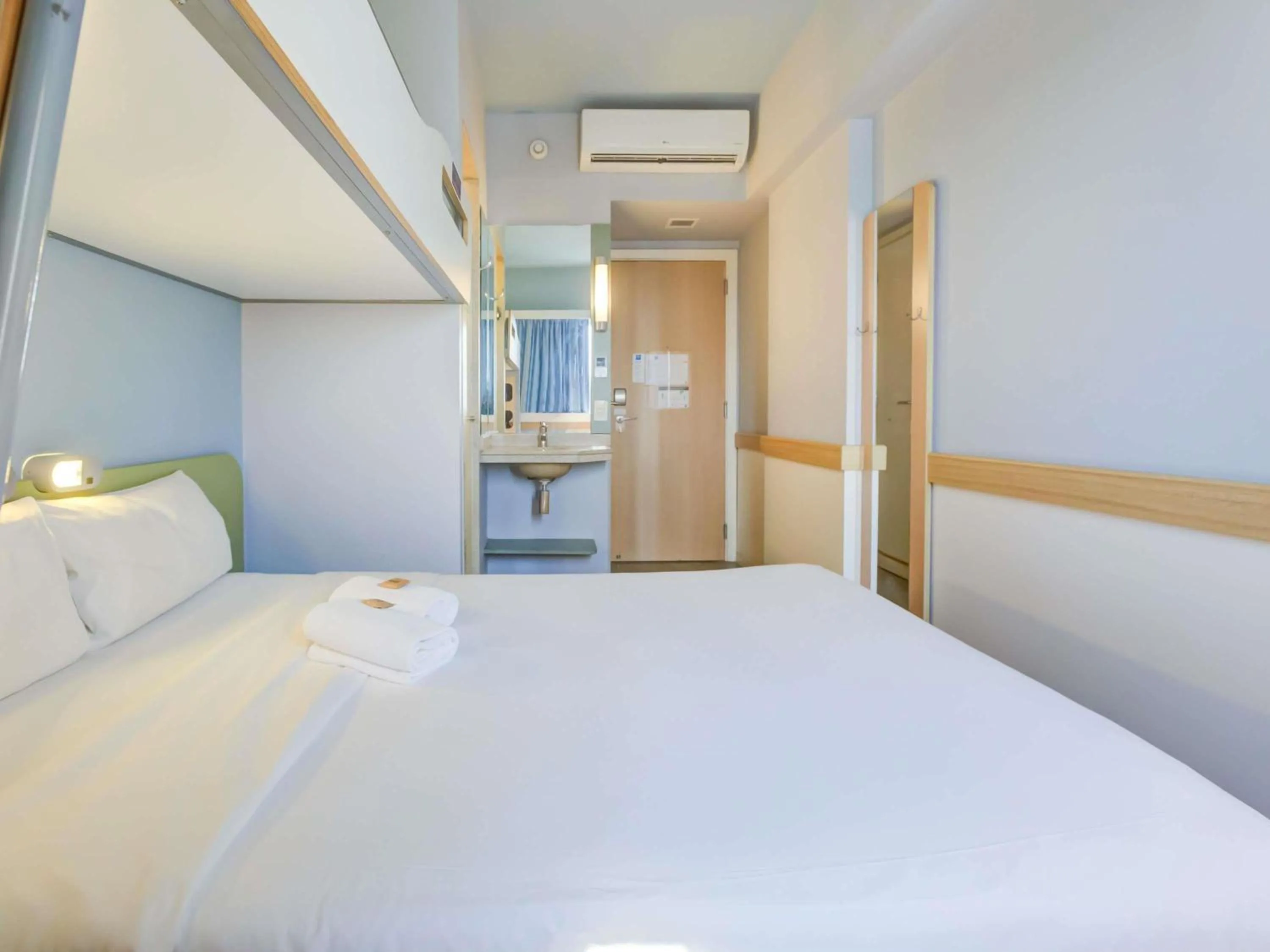 Bedroom, Bed in ibis budget Rio de Janeiro Nova America