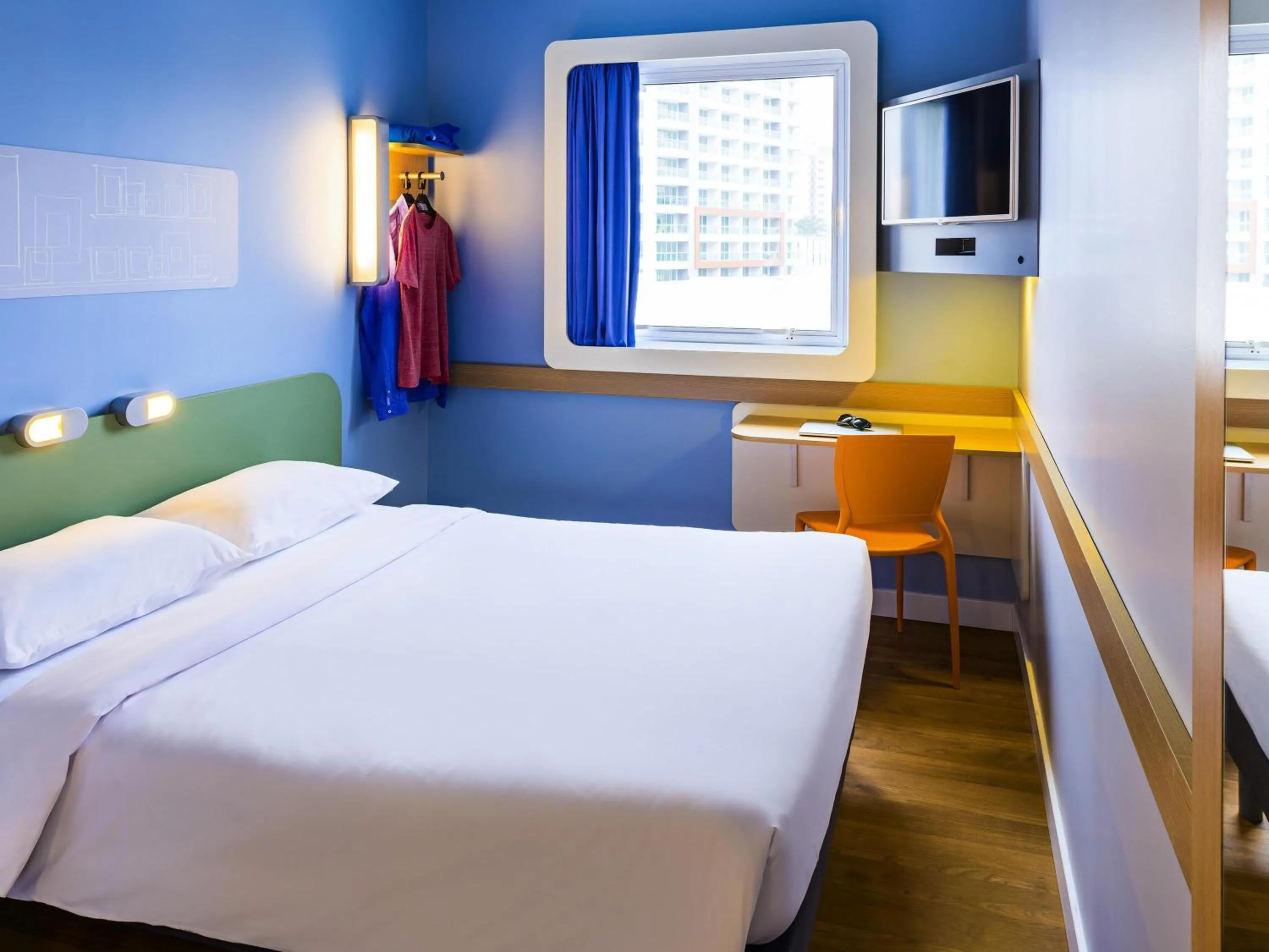 Bedroom, Bed in ibis budget Jundiai Shopping