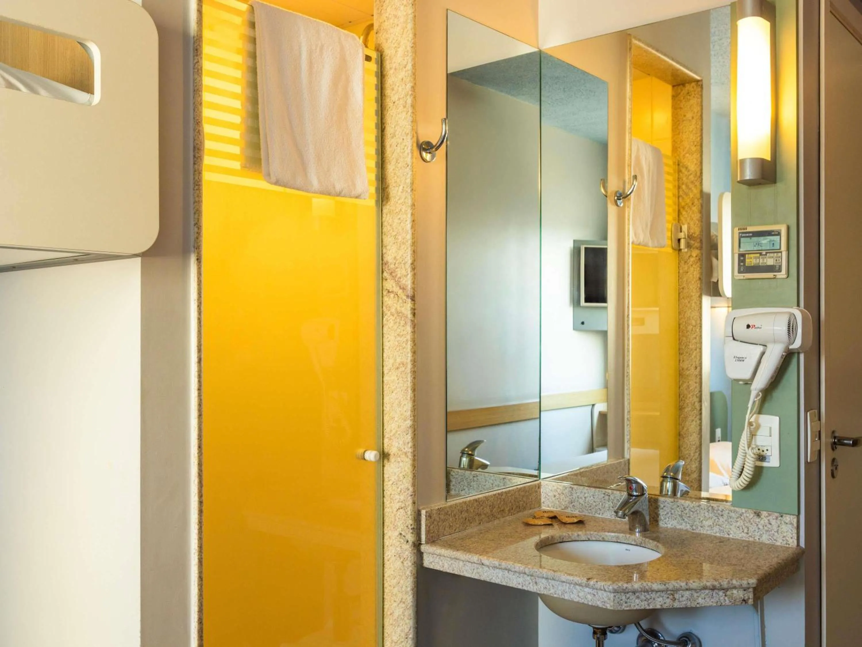 Bedroom in ibis budget Jundiai Shopping