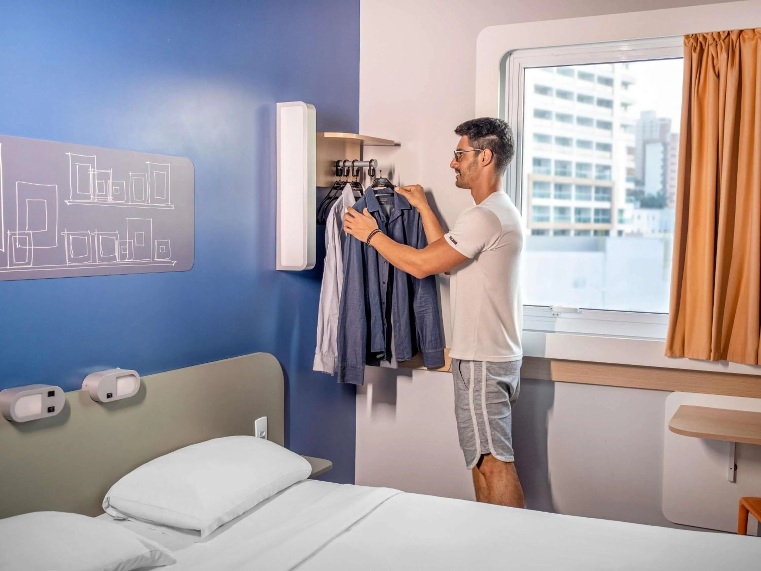 Bedroom, Bed in ibis budget Jundiai Shopping