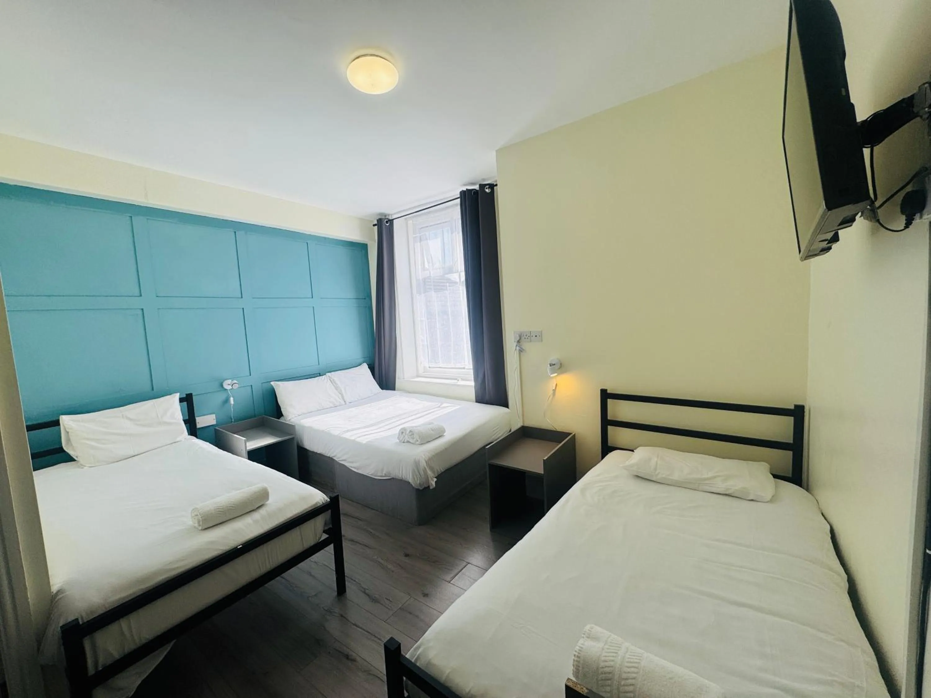 Photo of the whole room, Bed in Calypso hotel Blackpool