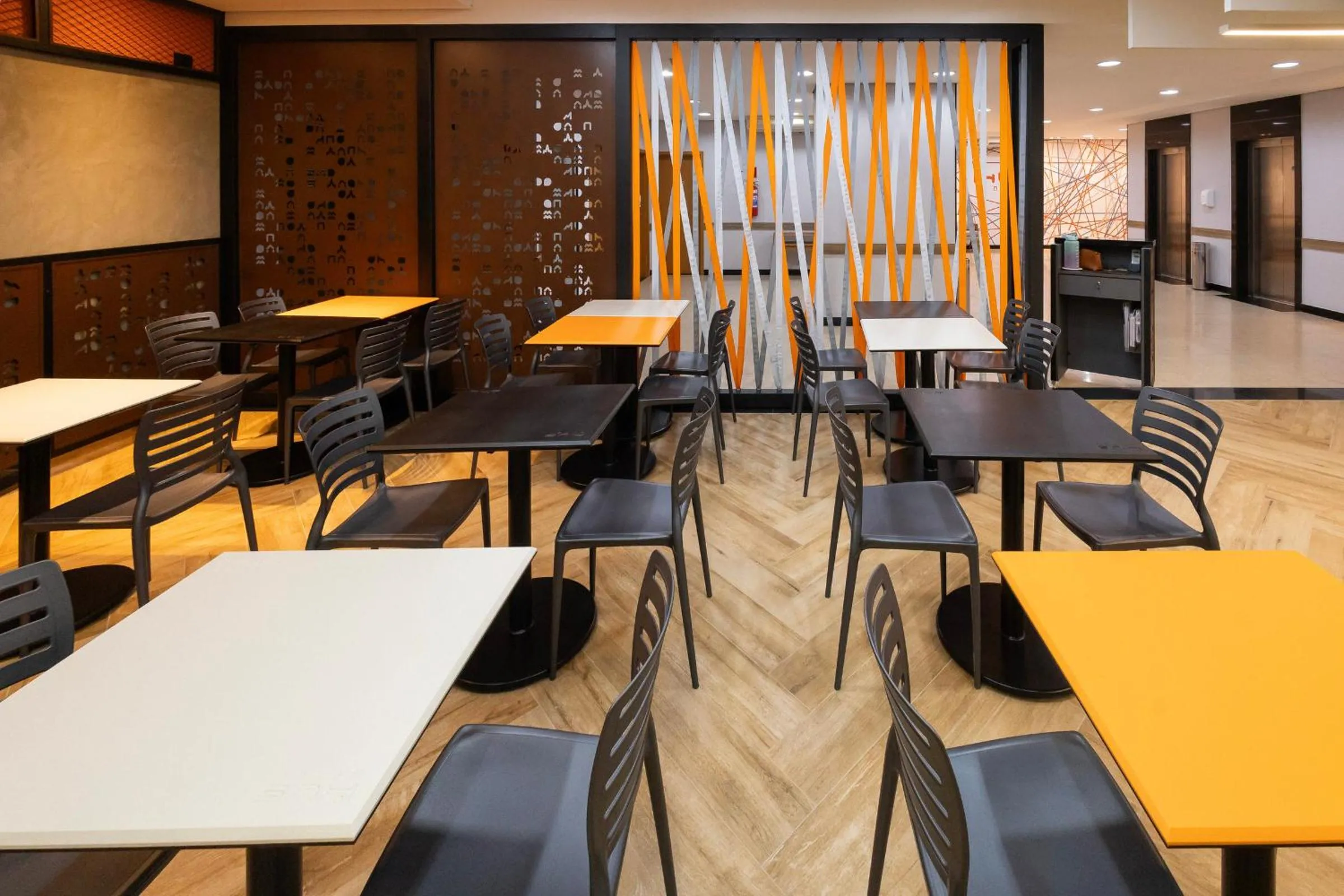 Buffet breakfast in HUS Hotel MARINGA