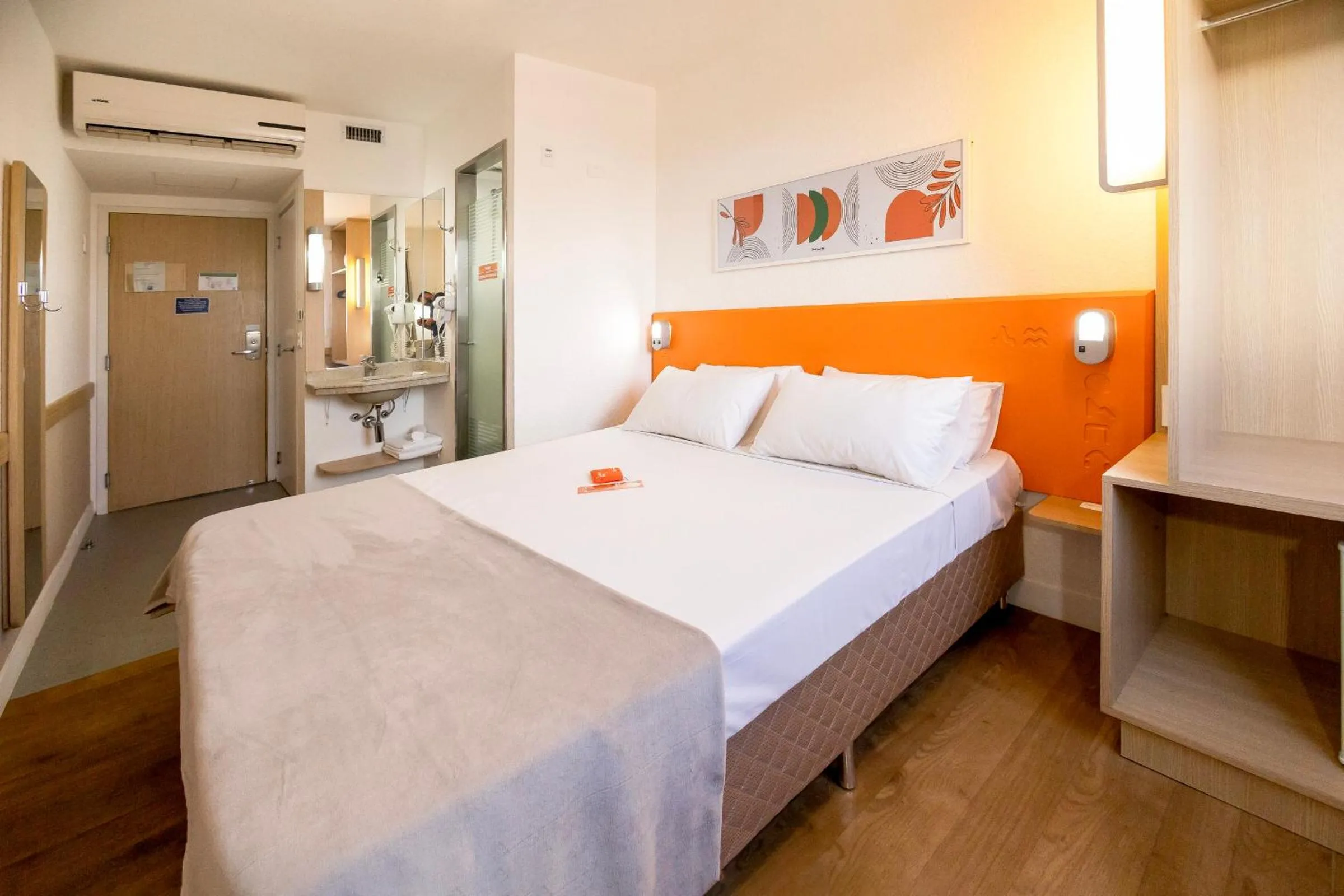 Photo of the whole room, Bed in HUS Hotel MARINGA