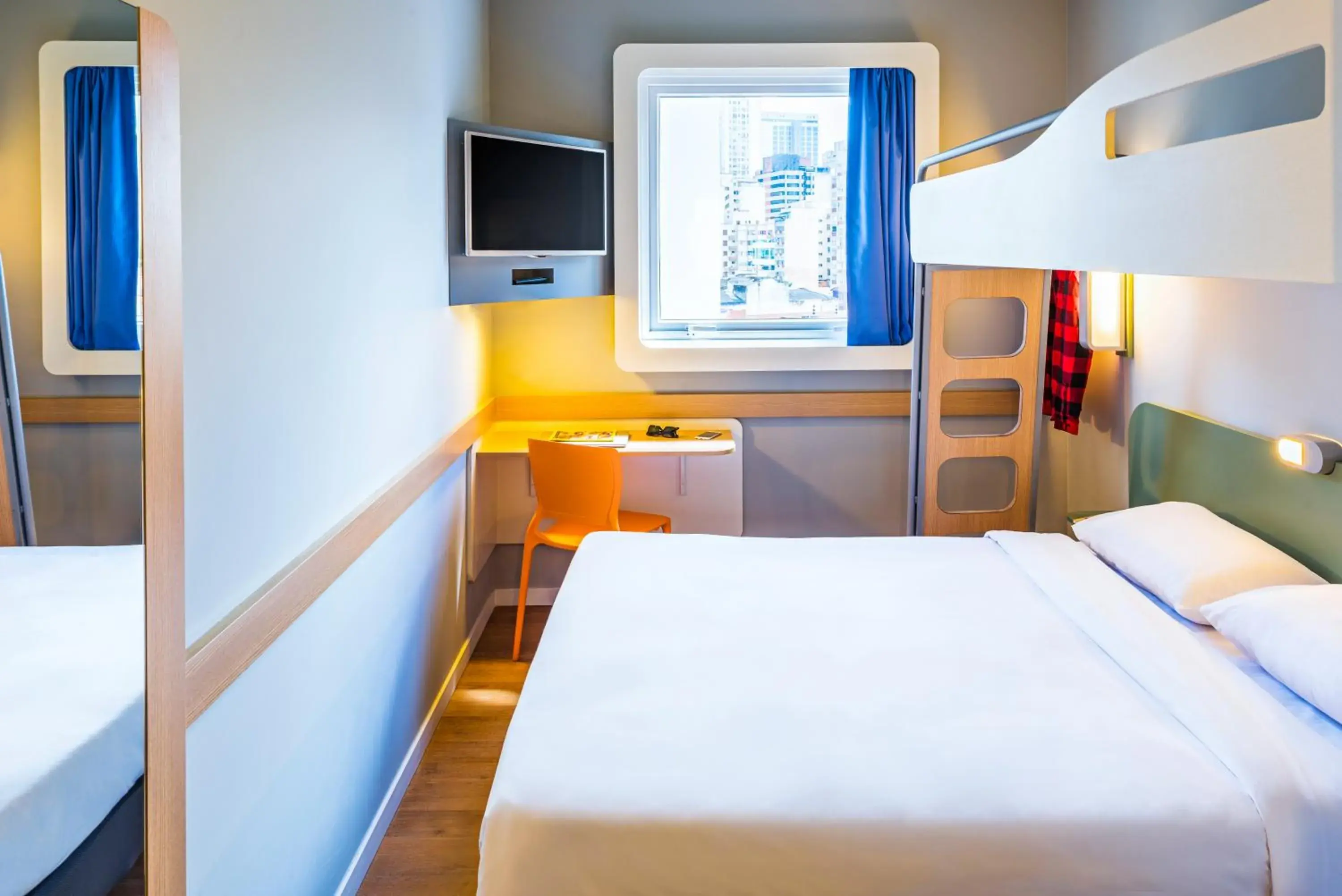 Standard Room with1 Double Bed and 1 Single Bed in ibis budget SP Frei Caneca Standard Room with1 Double Bed and 1 Single Bed in ibis budget SP Frei Caneca