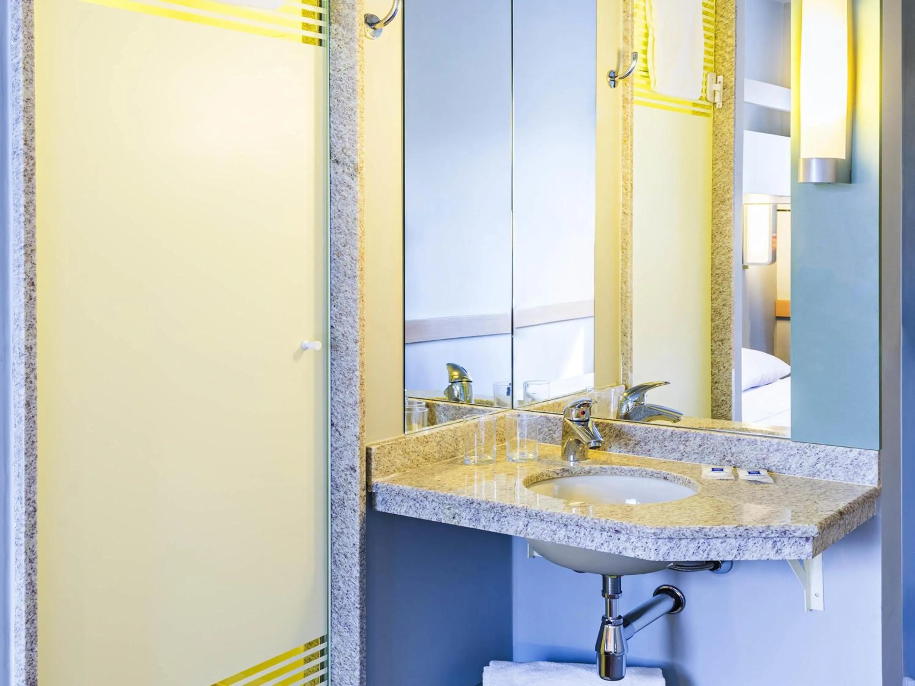 Bedroom in ibis budget SP Frei Caneca