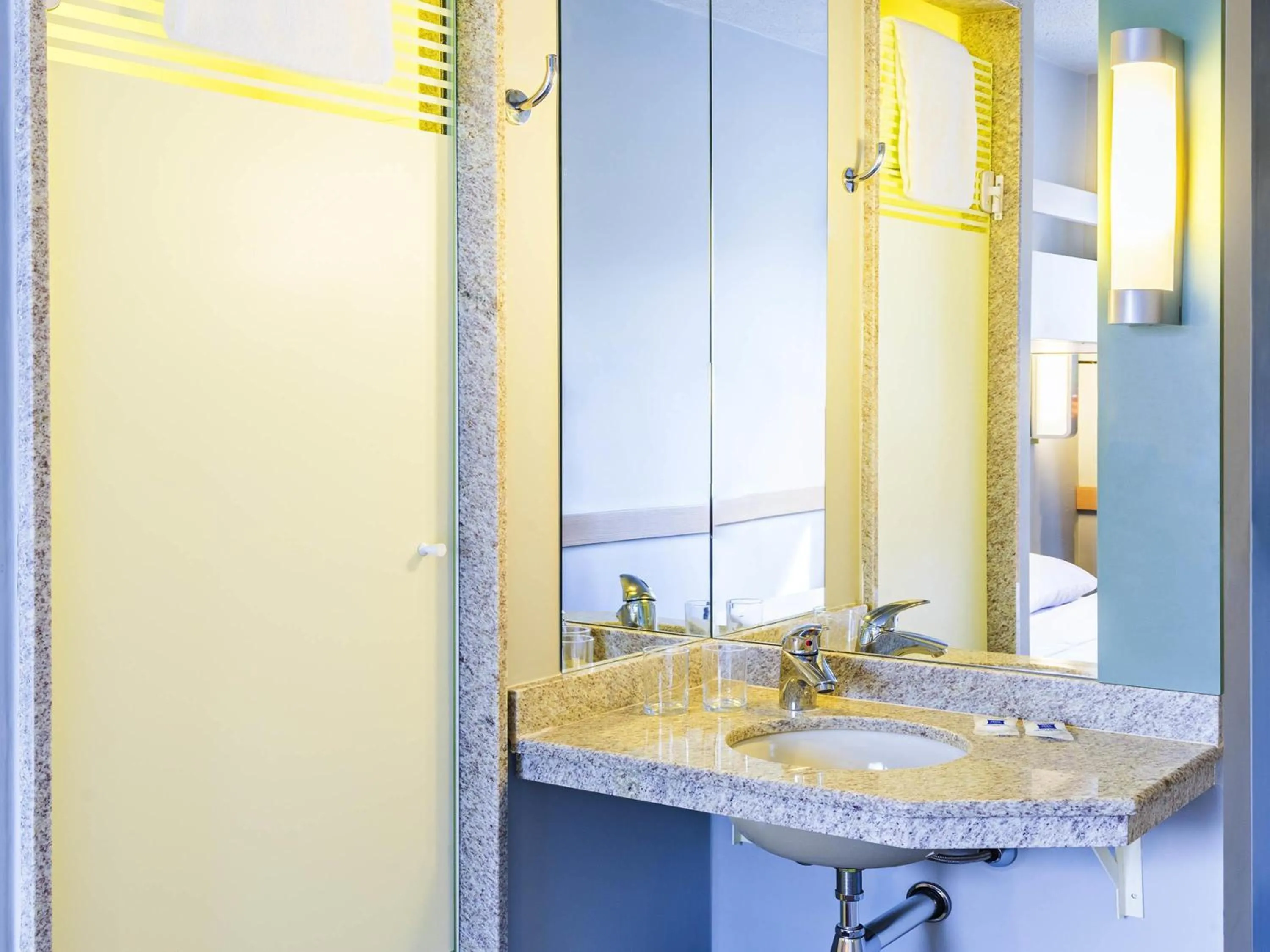 Bedroom in ibis budget SP Frei Caneca