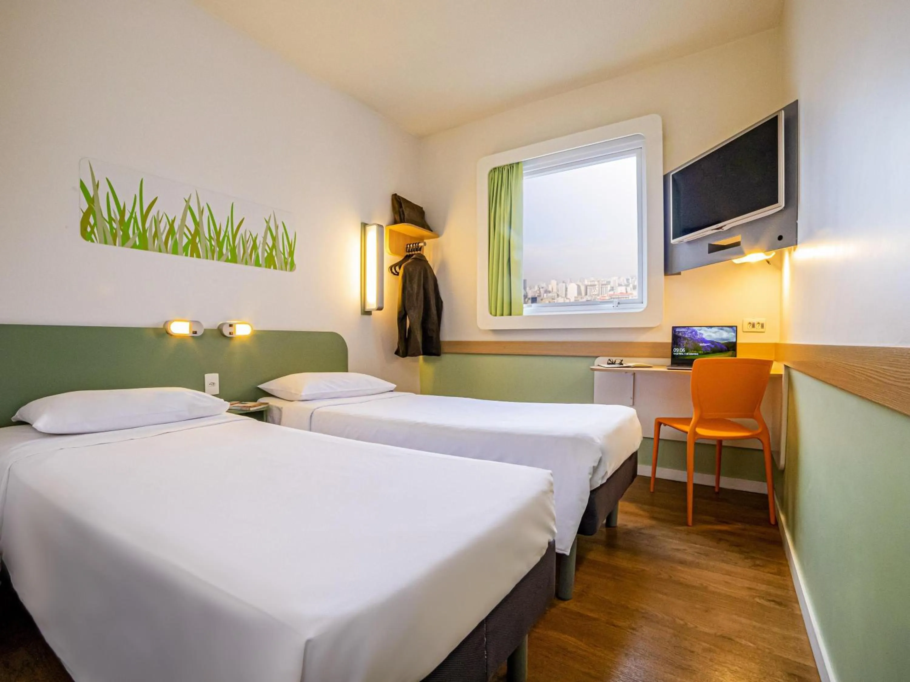 Bedroom, Bed in ibis budget SP Frei Caneca