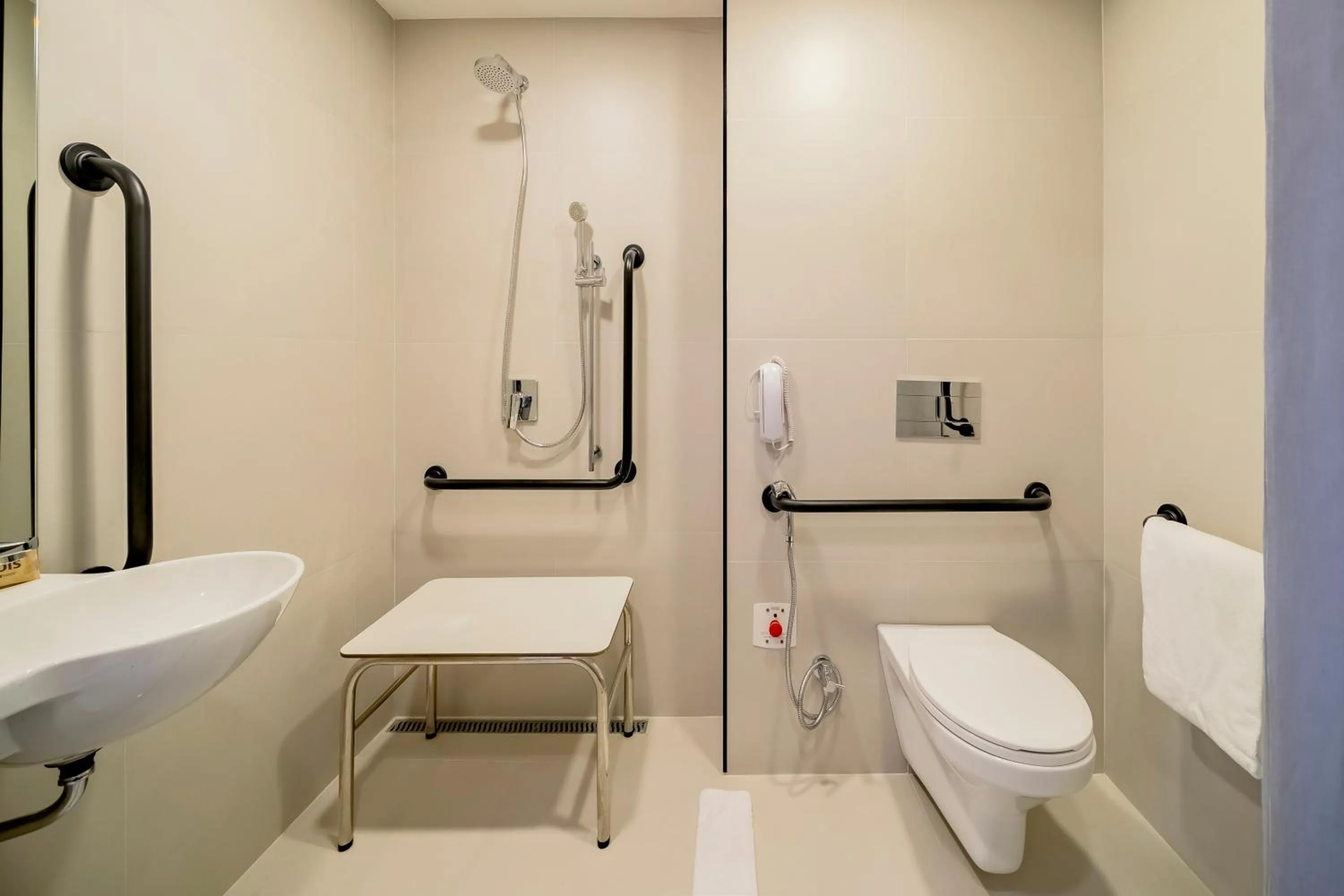 Bathroom in ibis budget Sao Paulo Paulista