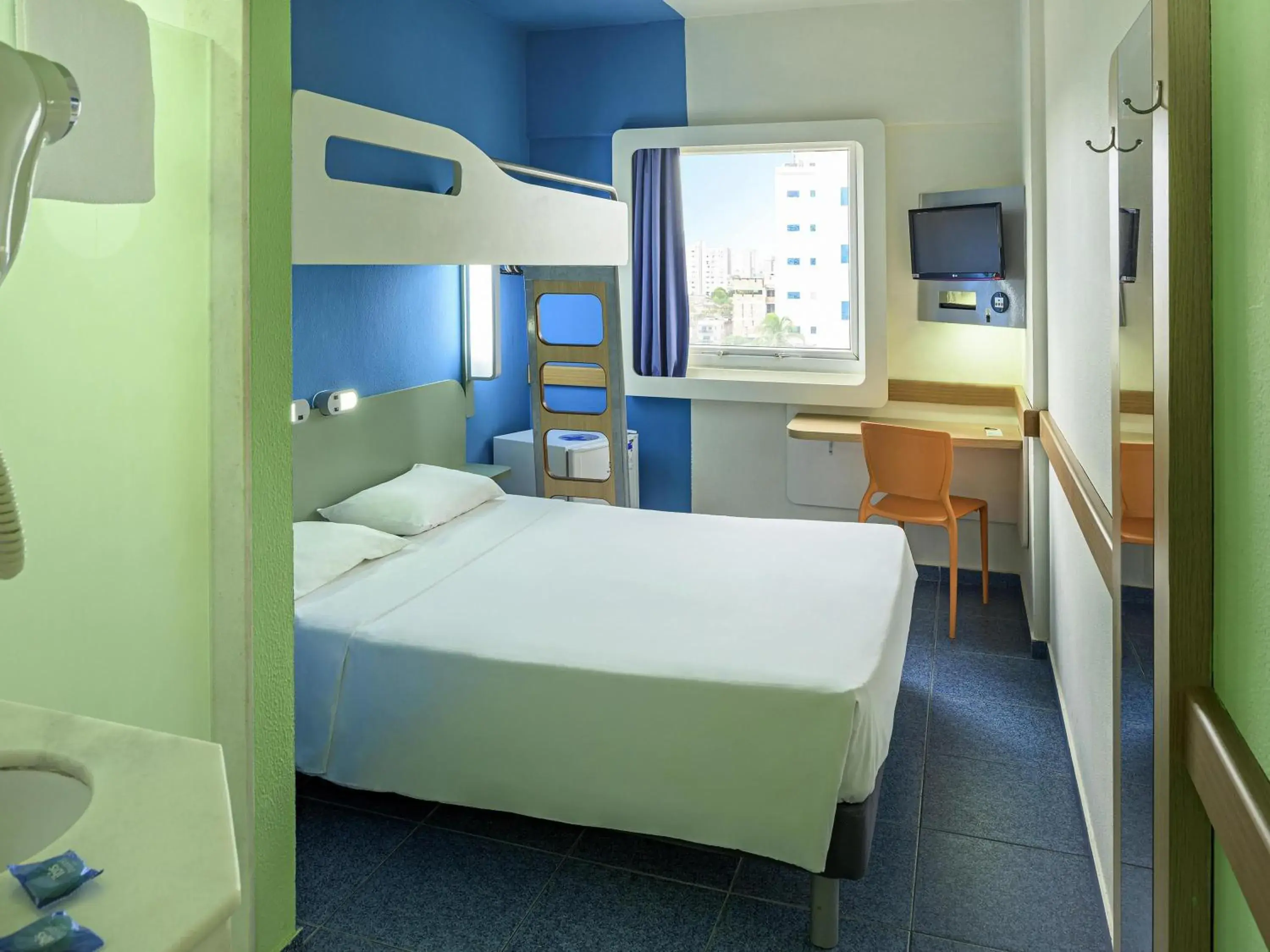 Superior Double Room with Bunk Bed in ibis budget Belem Superior Double Room with Bunk Bed in ibis budget Belem
