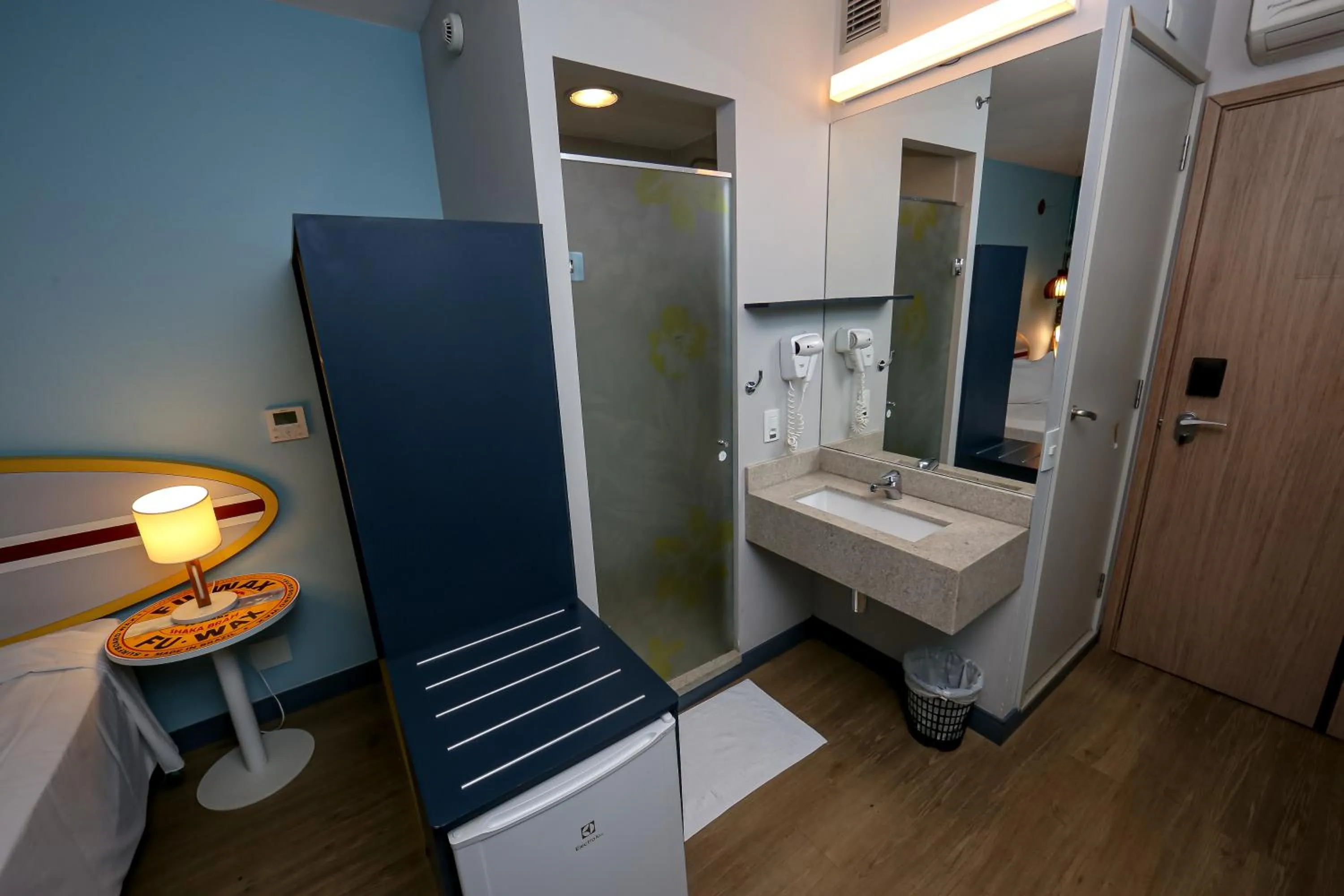 Bathroom, Bed in Delphin Surf Hotel