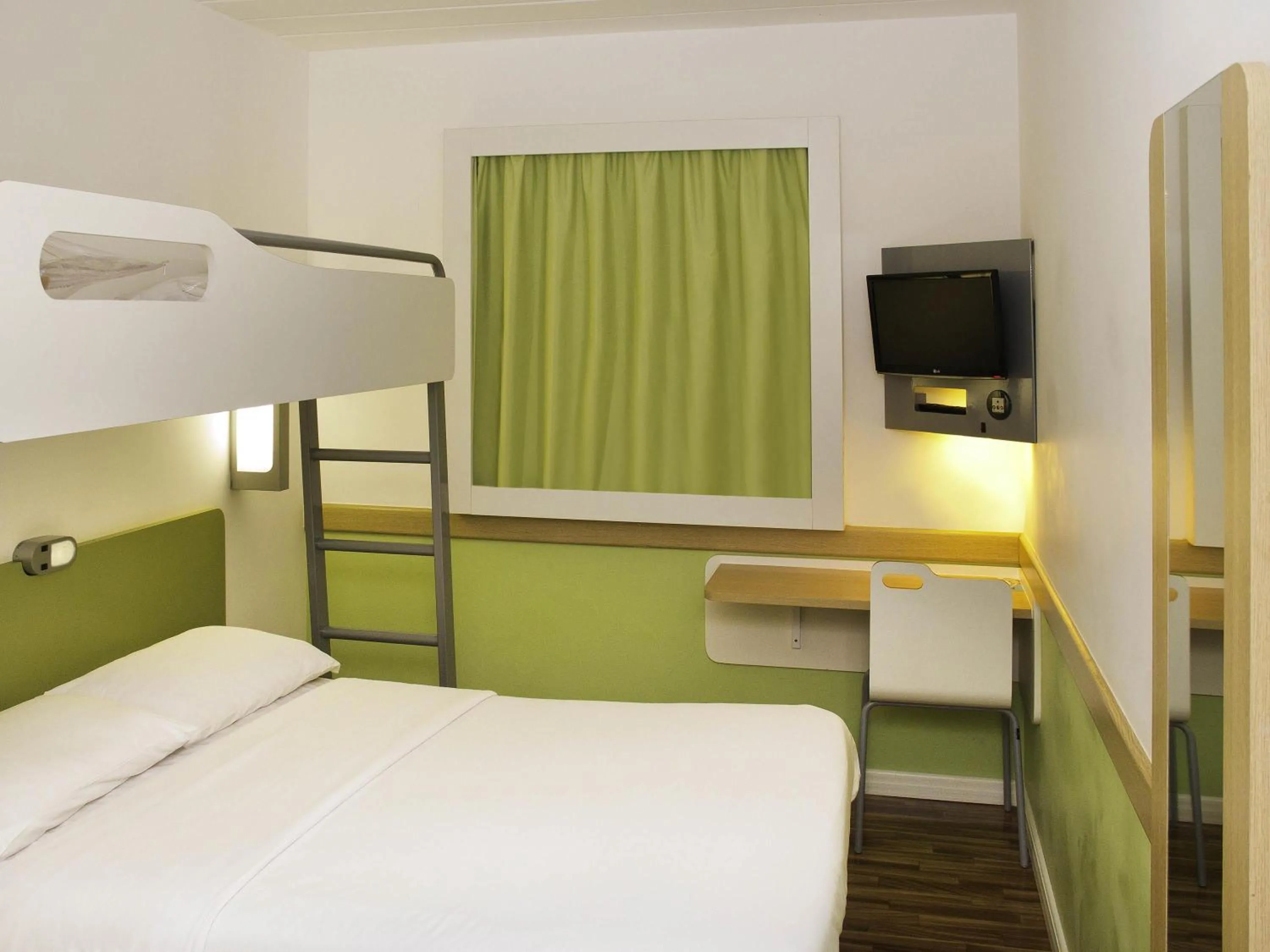 Bedroom, Bed in ibis budget Piracicaba