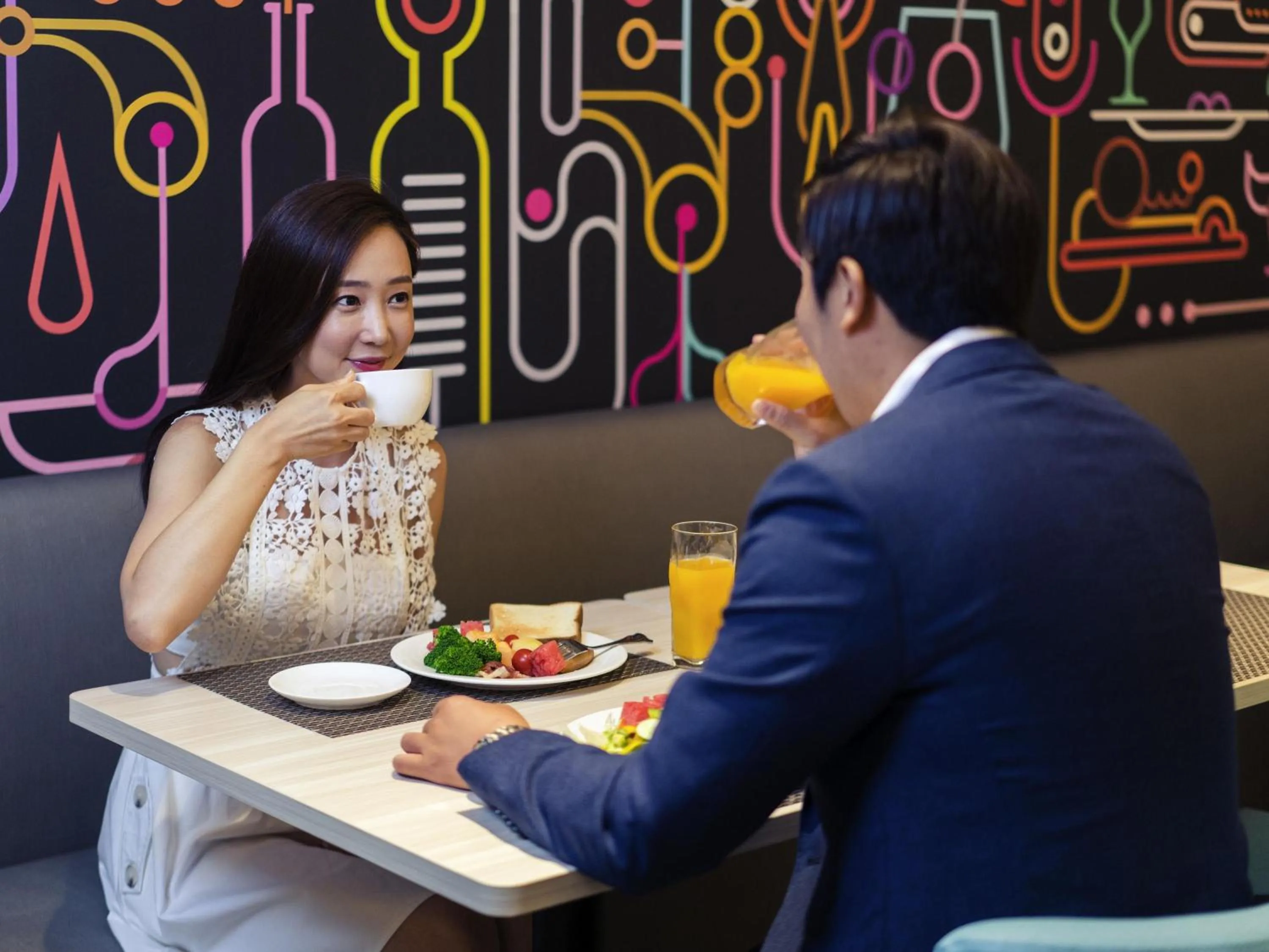 Restaurant/places to eat in Mercure Shanghai Hongqiao South