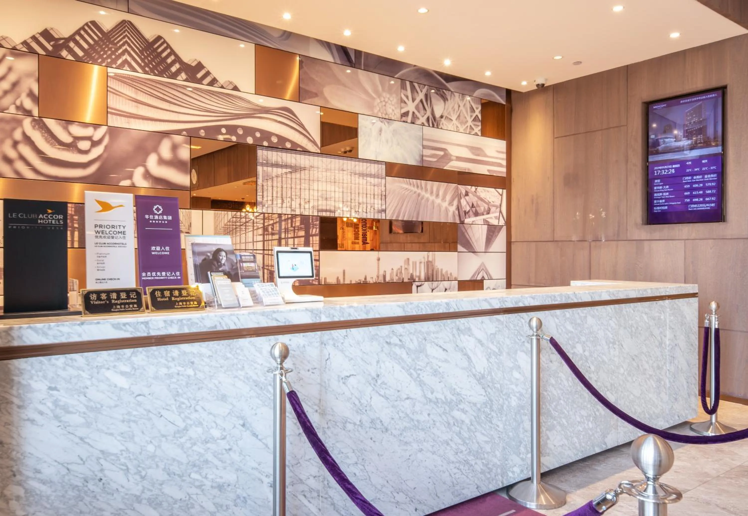 Lounge or bar in Mercure Shanghai Hongqiao South