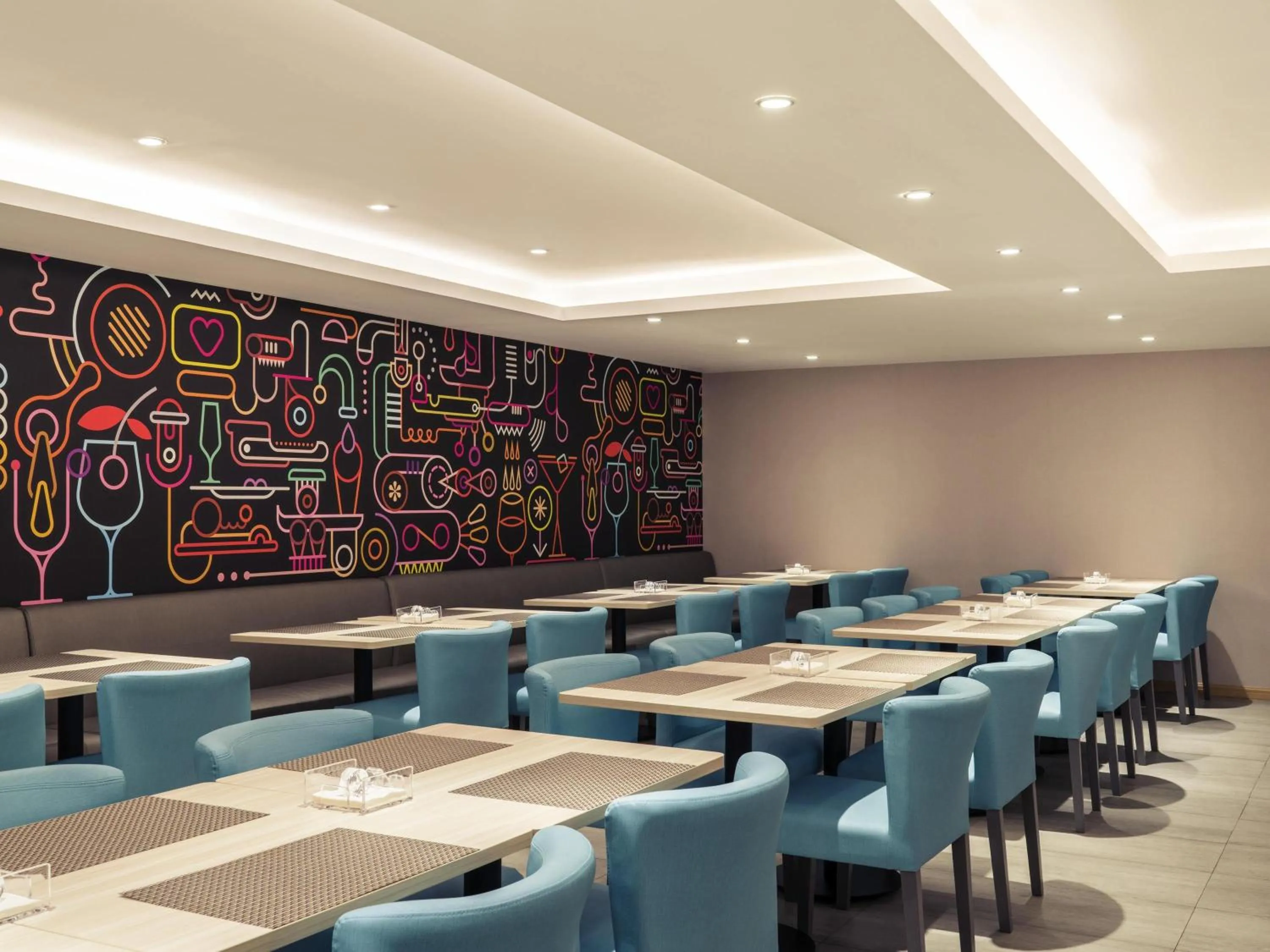 Restaurant/places to eat in Mercure Shanghai Hongqiao South