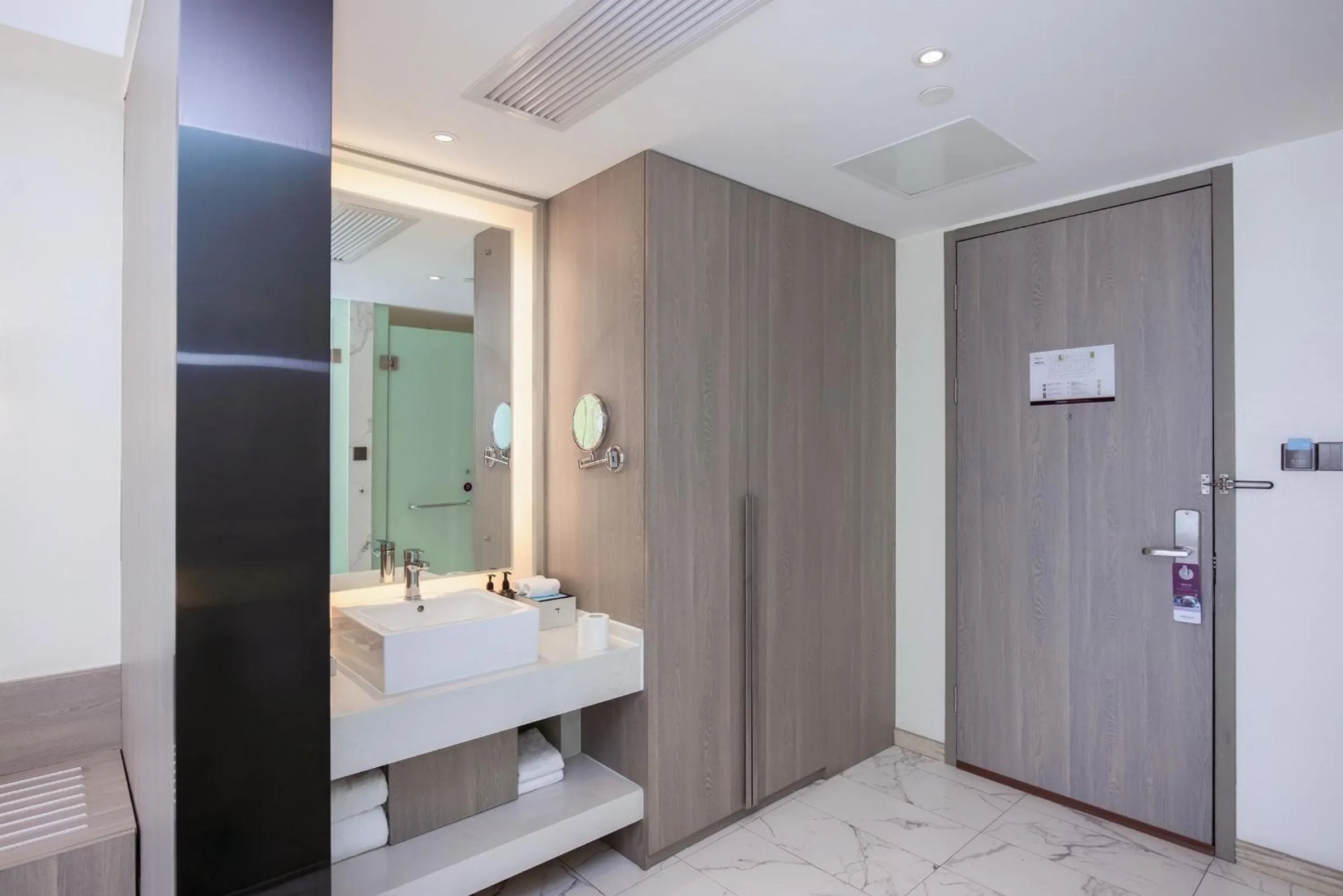 wardrobe in Mercure Shanghai Hongqiao South