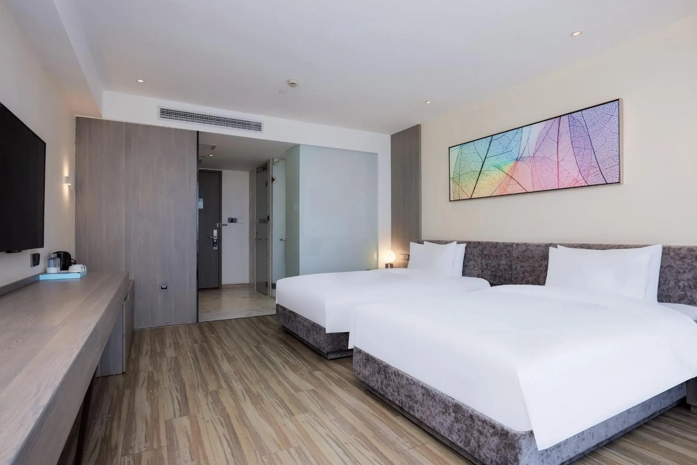 View (from property/room), Bed in Mercure Shanghai Hongqiao South