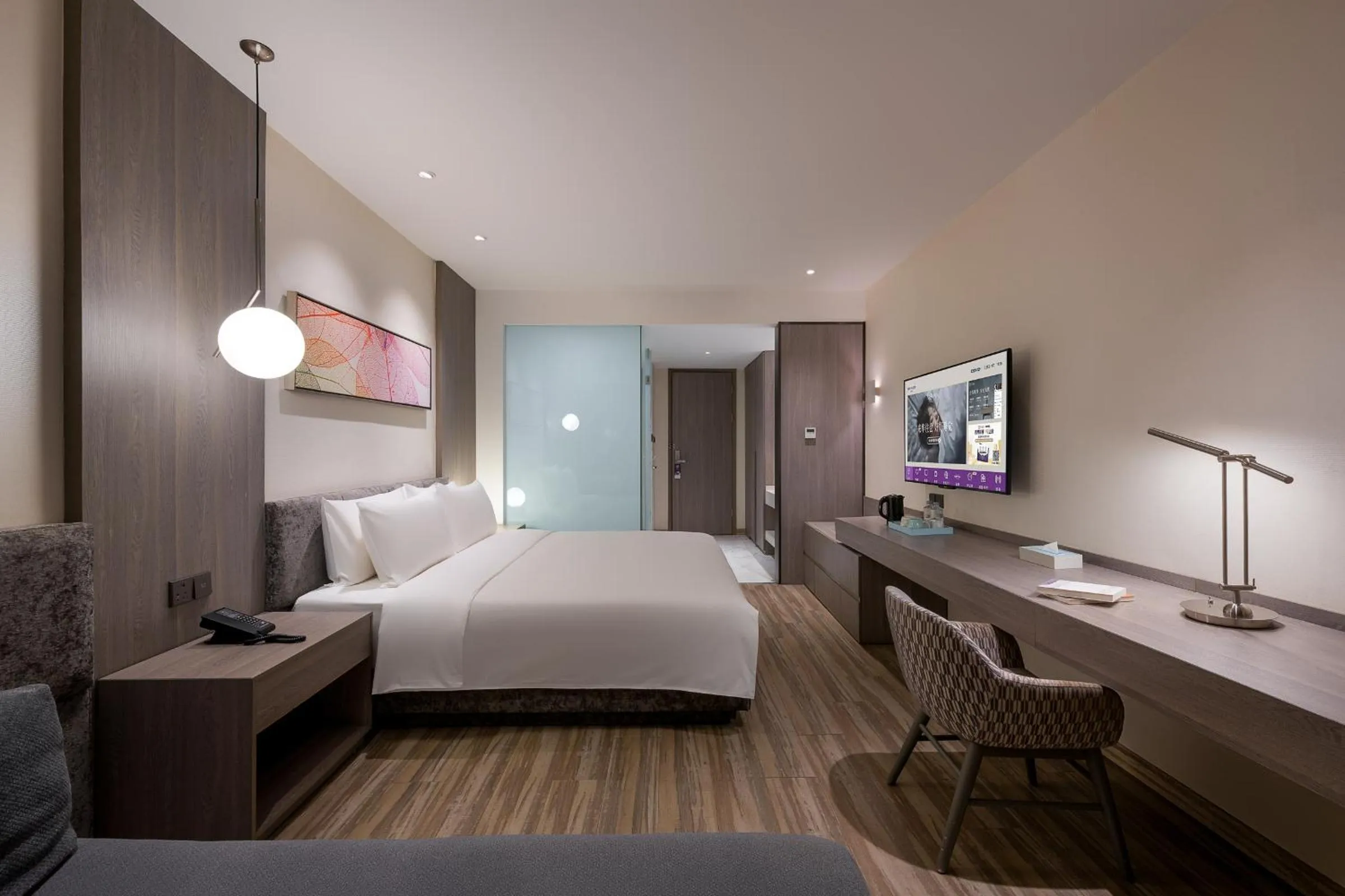 Photo of the whole room, Bed in Mercure Shanghai Hongqiao South