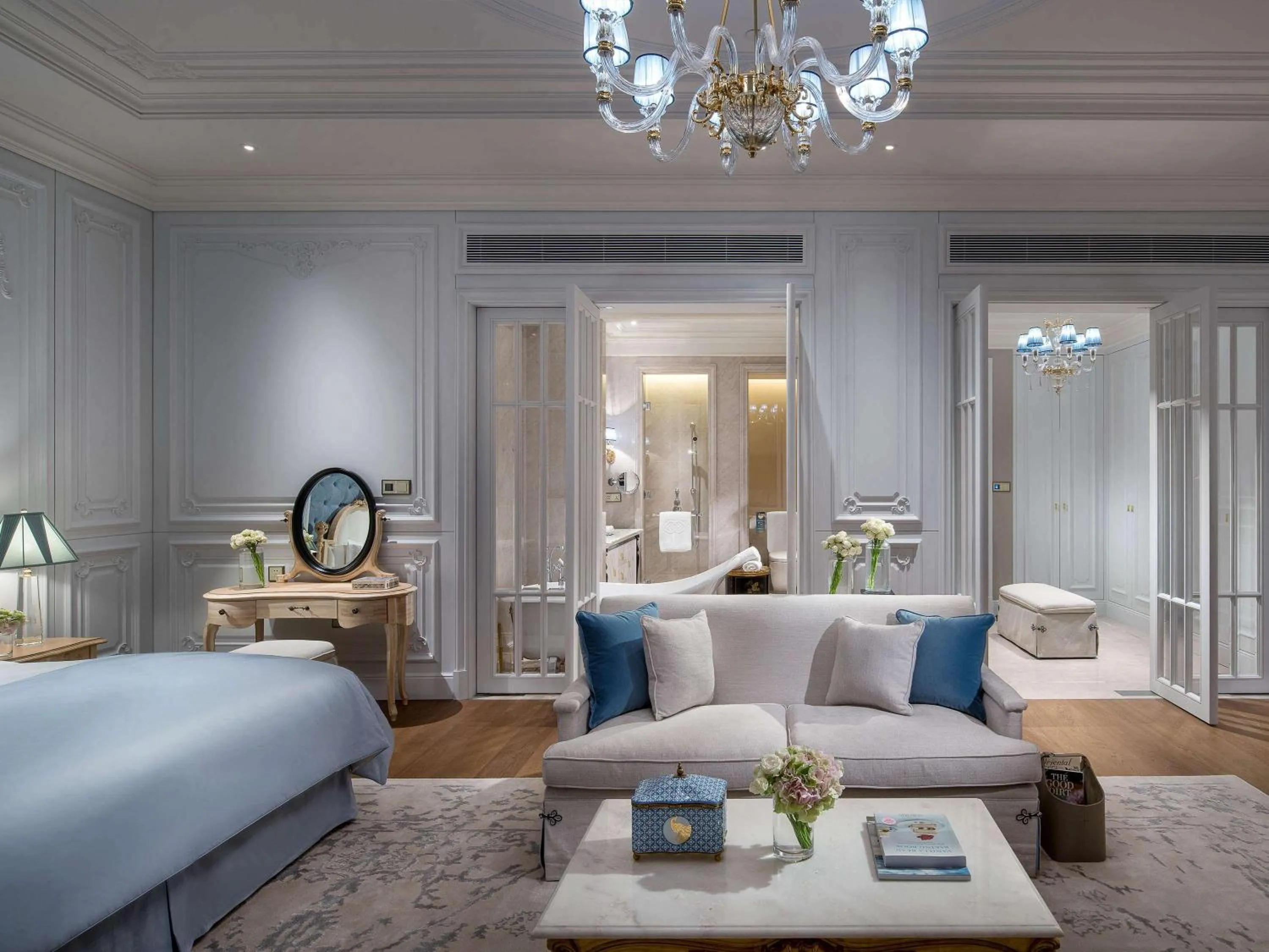 Photo of the whole room, Bed in Sofitel Foshan Shunde