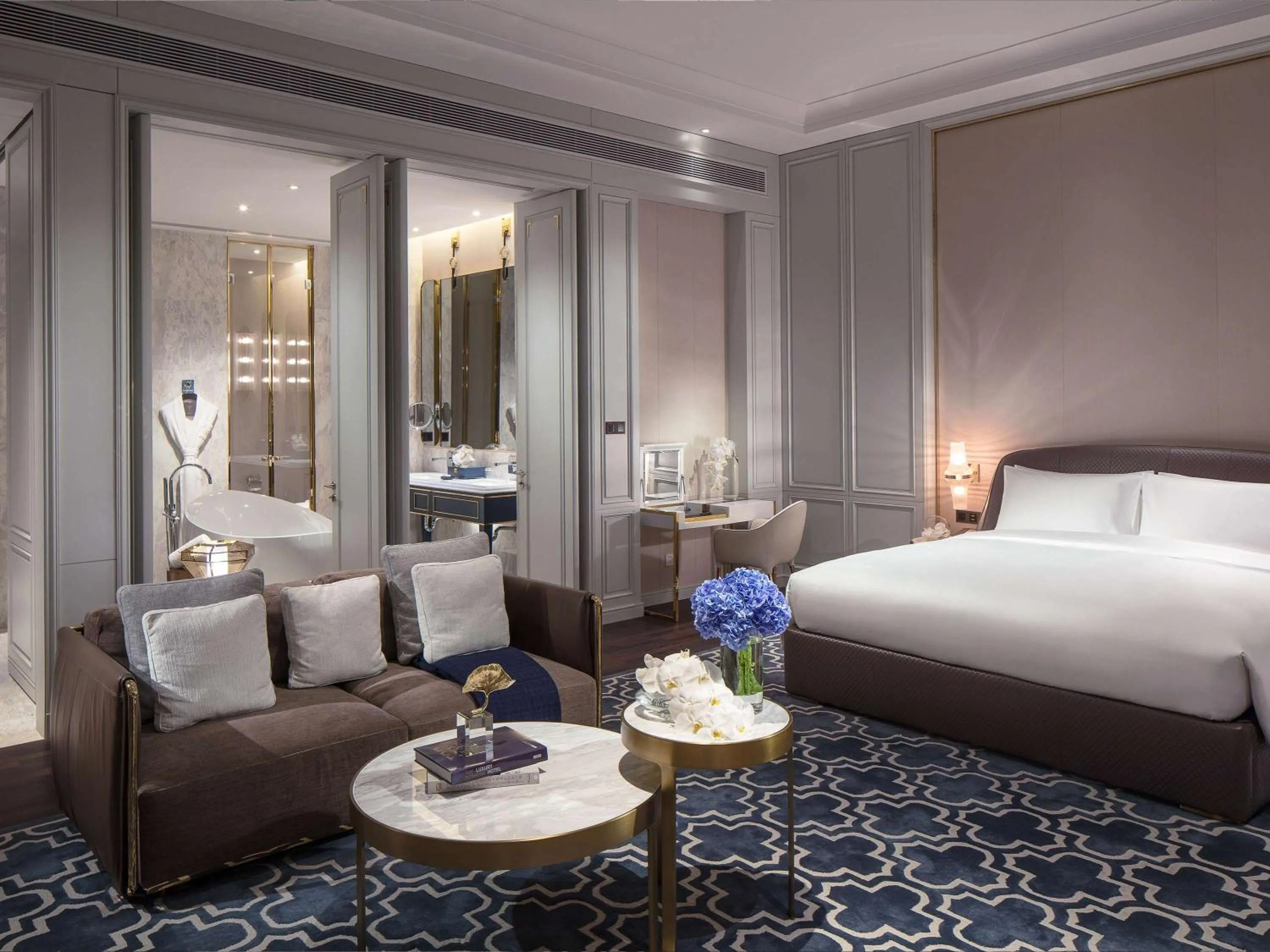 Photo of the whole room, Bed in Sofitel Foshan Shunde